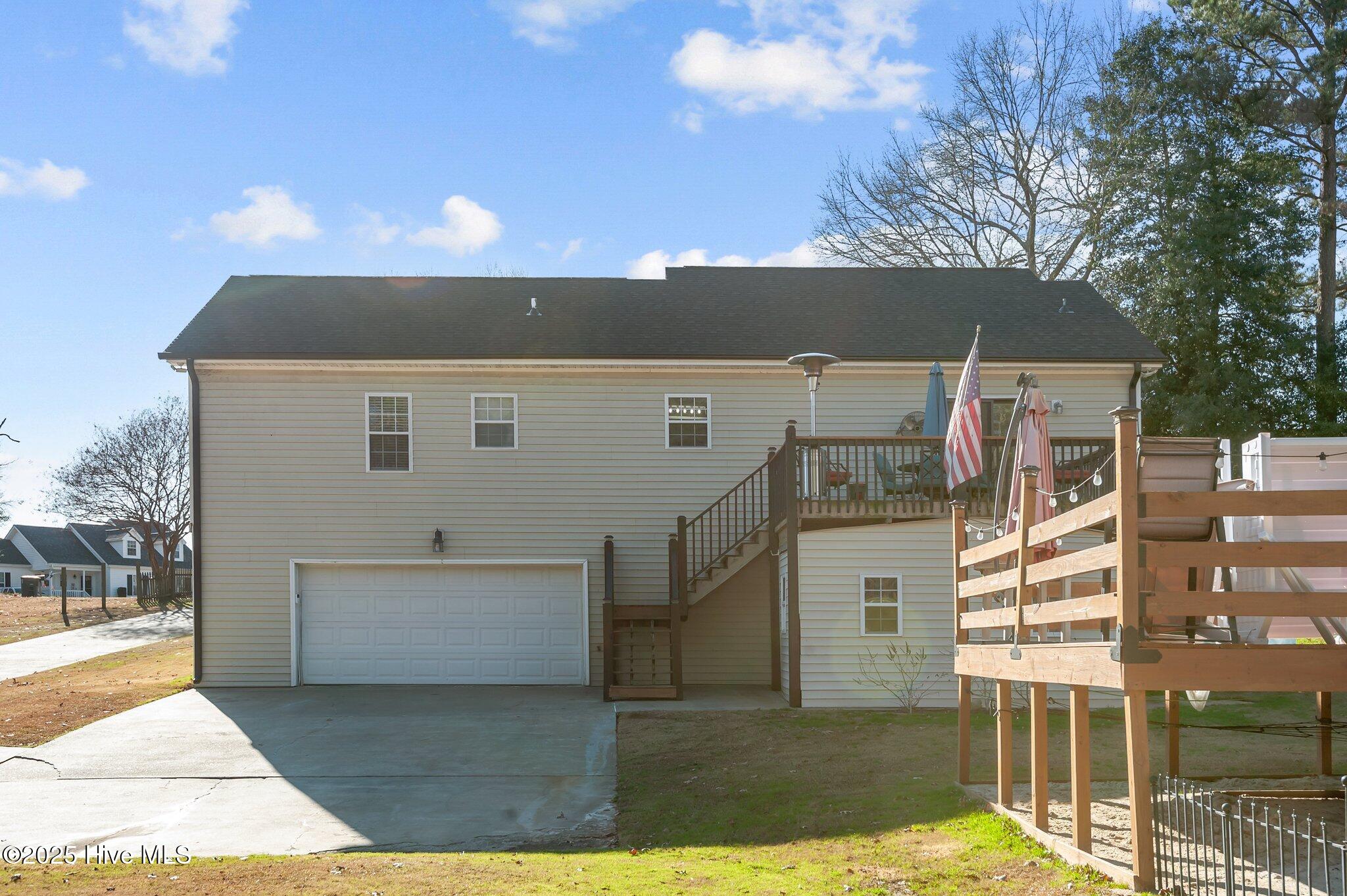 207 Jordan Bluff Drive Property Photo 3