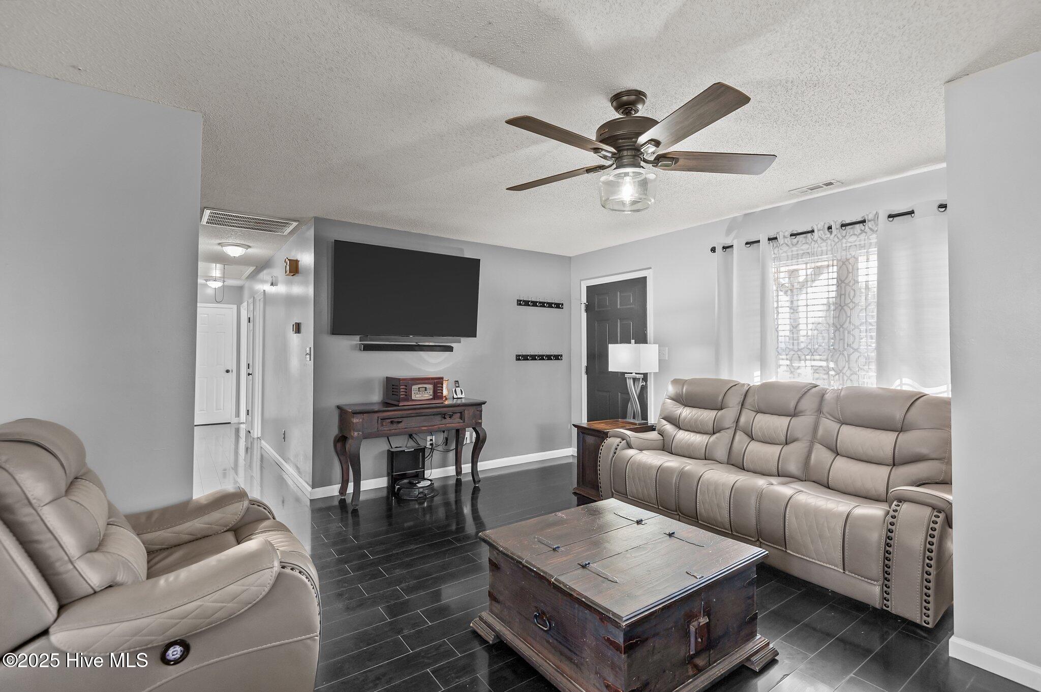 207 Jordan Bluff Drive Property Photo 9