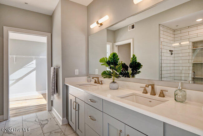 240 N Water Street 1256 Property Photo 18
