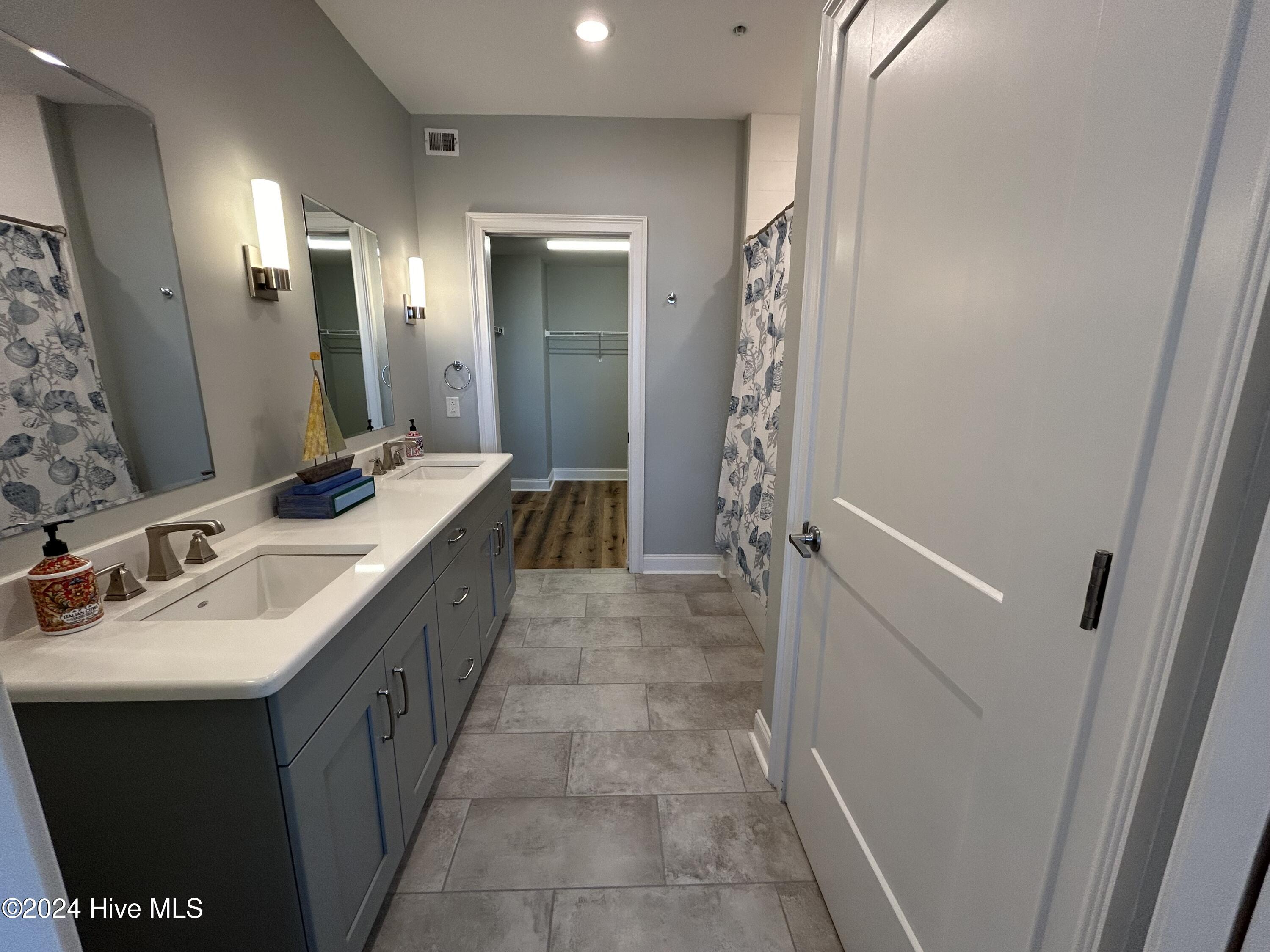 240 N Water Street 1256 Property Photo 24