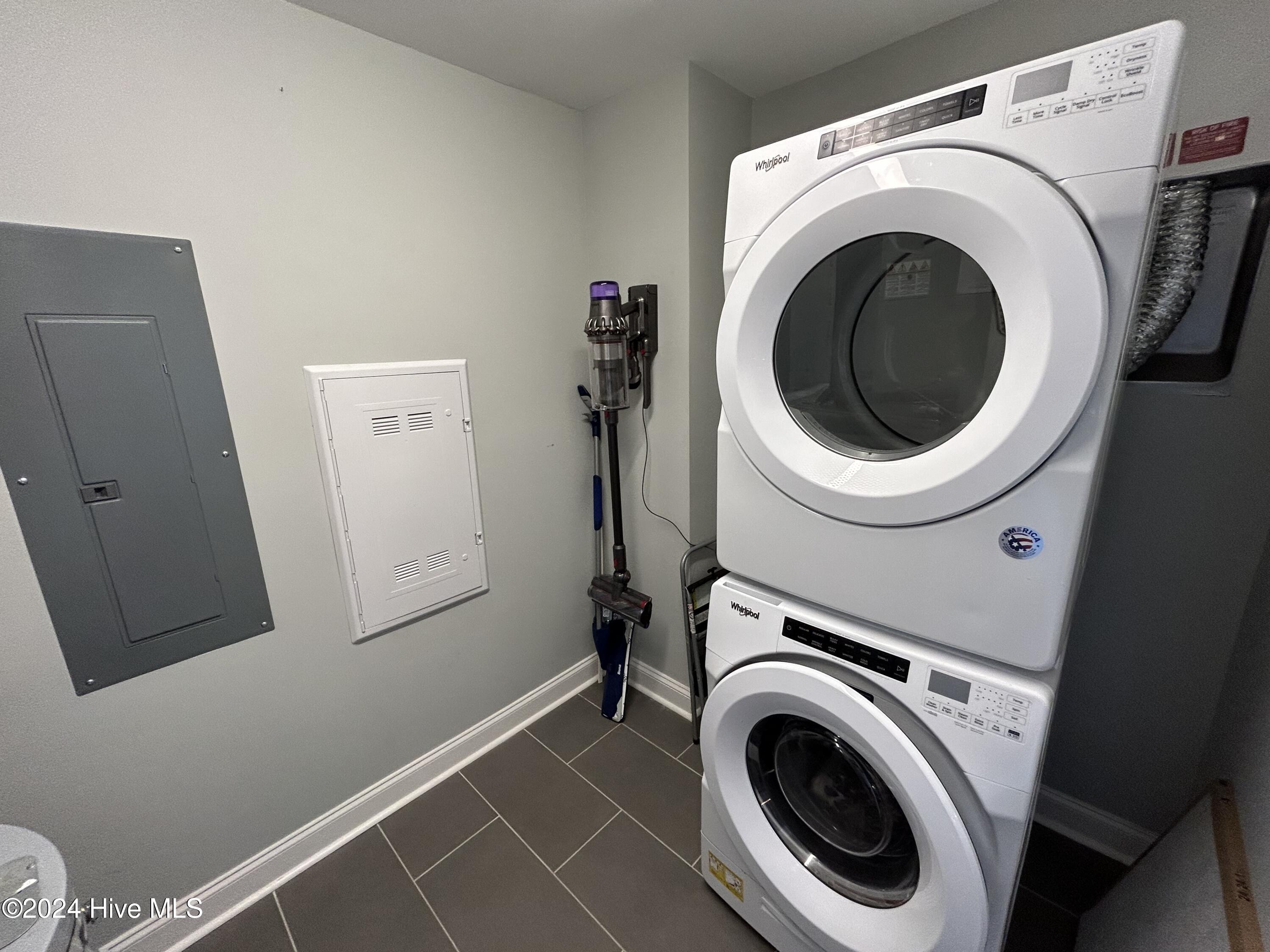 240 N Water Street 1256 Property Photo 27