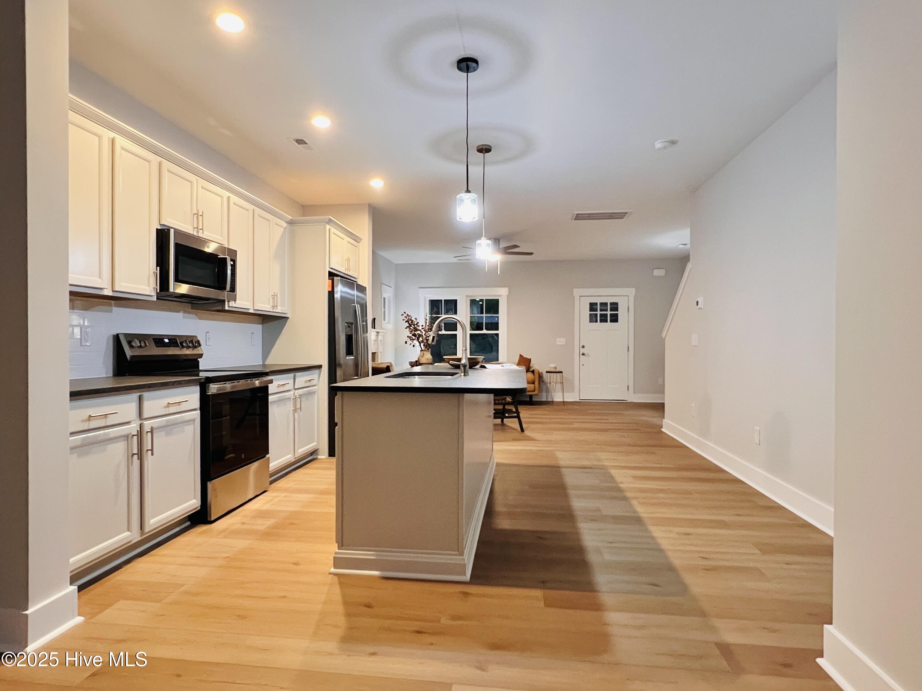 645 W Iowa Avenue Property Photo 16