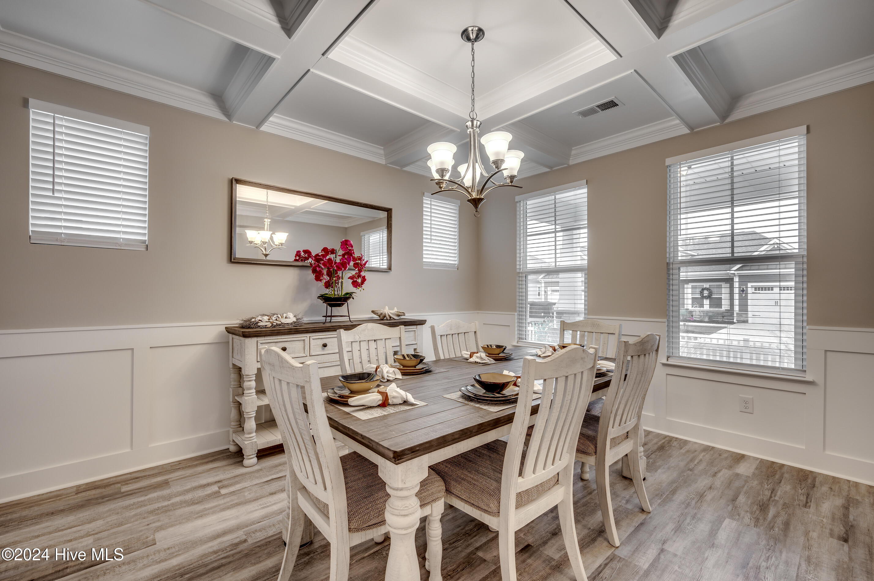 2023 Singing Palm Loop Property Photo 4
