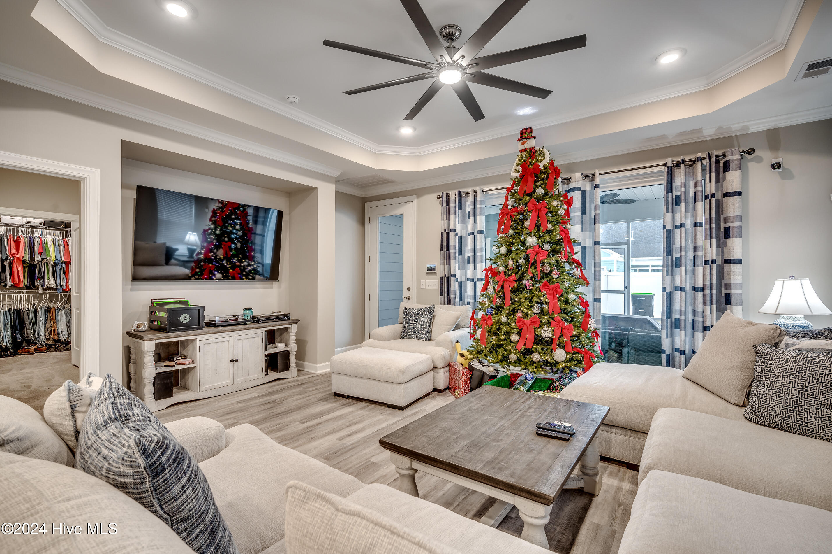 2023 Singing Palm Loop Property Photo 7