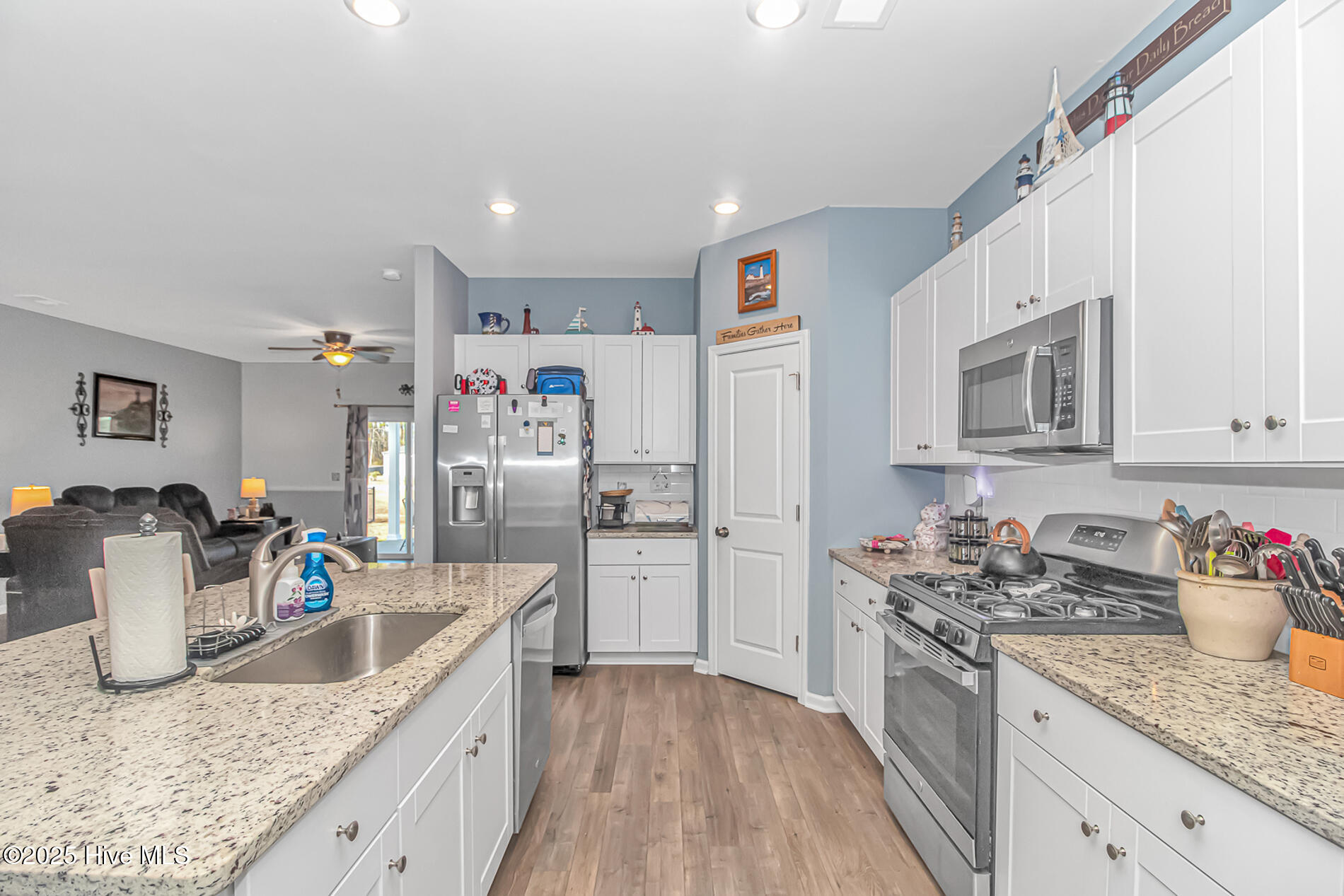 624 Watercliff Drive Property Photo 8