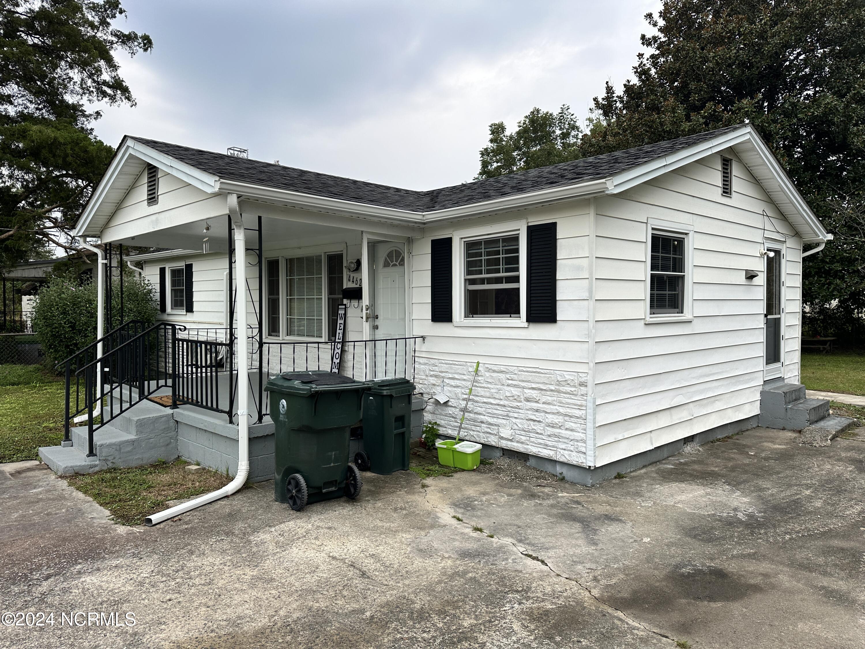 4462 W West Hines Street Property Photo 2