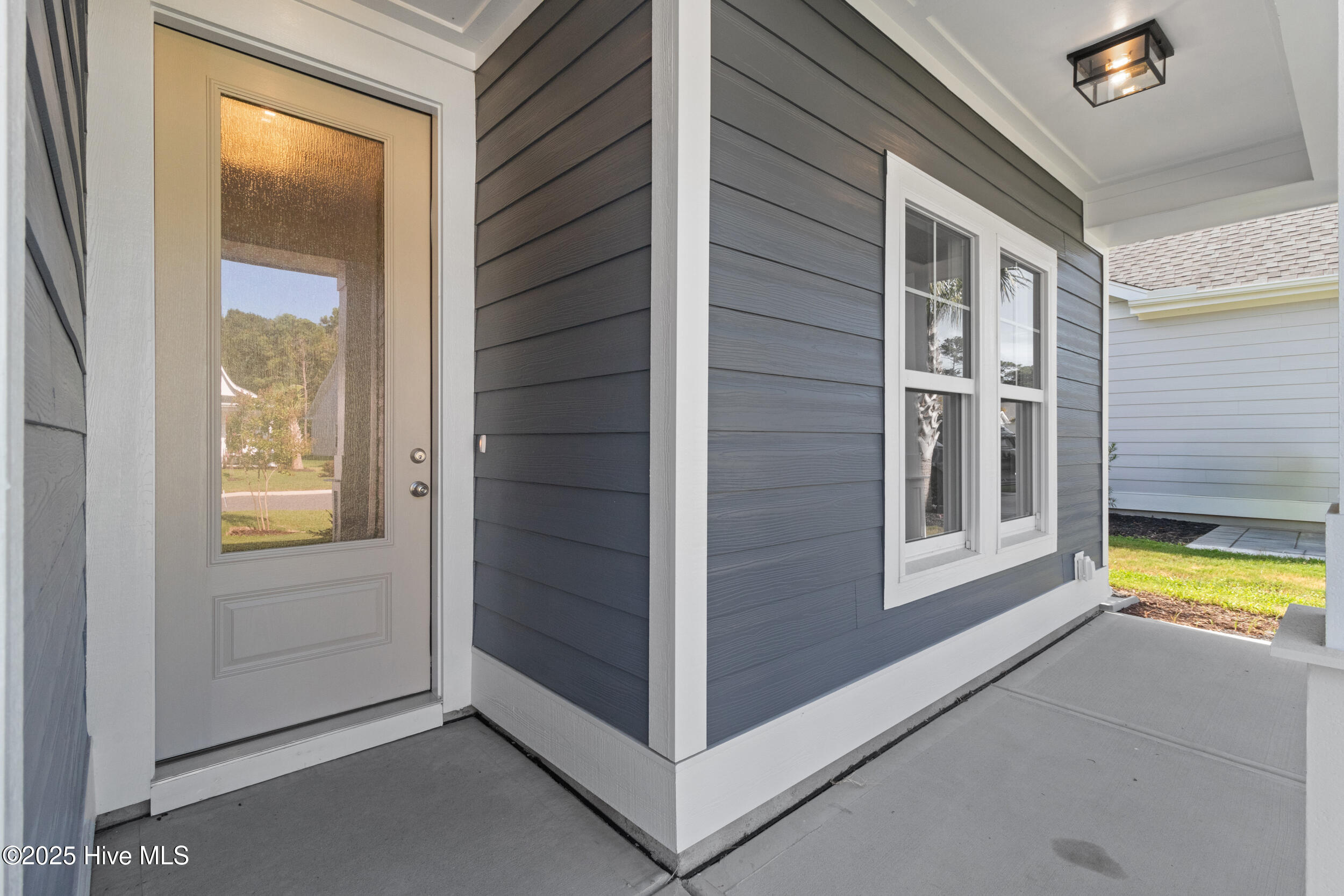 2062 Greenside Manor Drive Property Photo 8