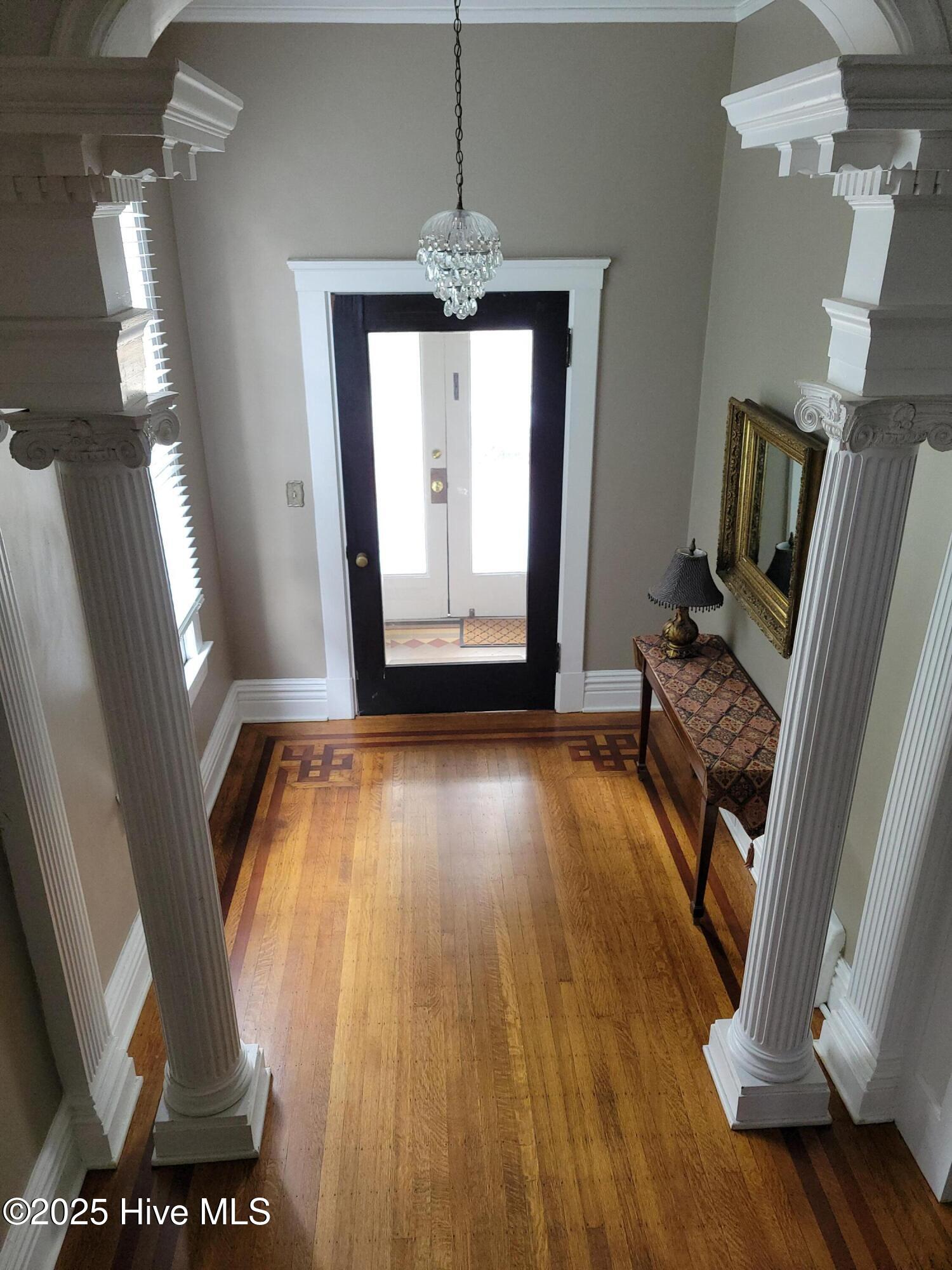 106 S 5th Avenue Property Photo 7