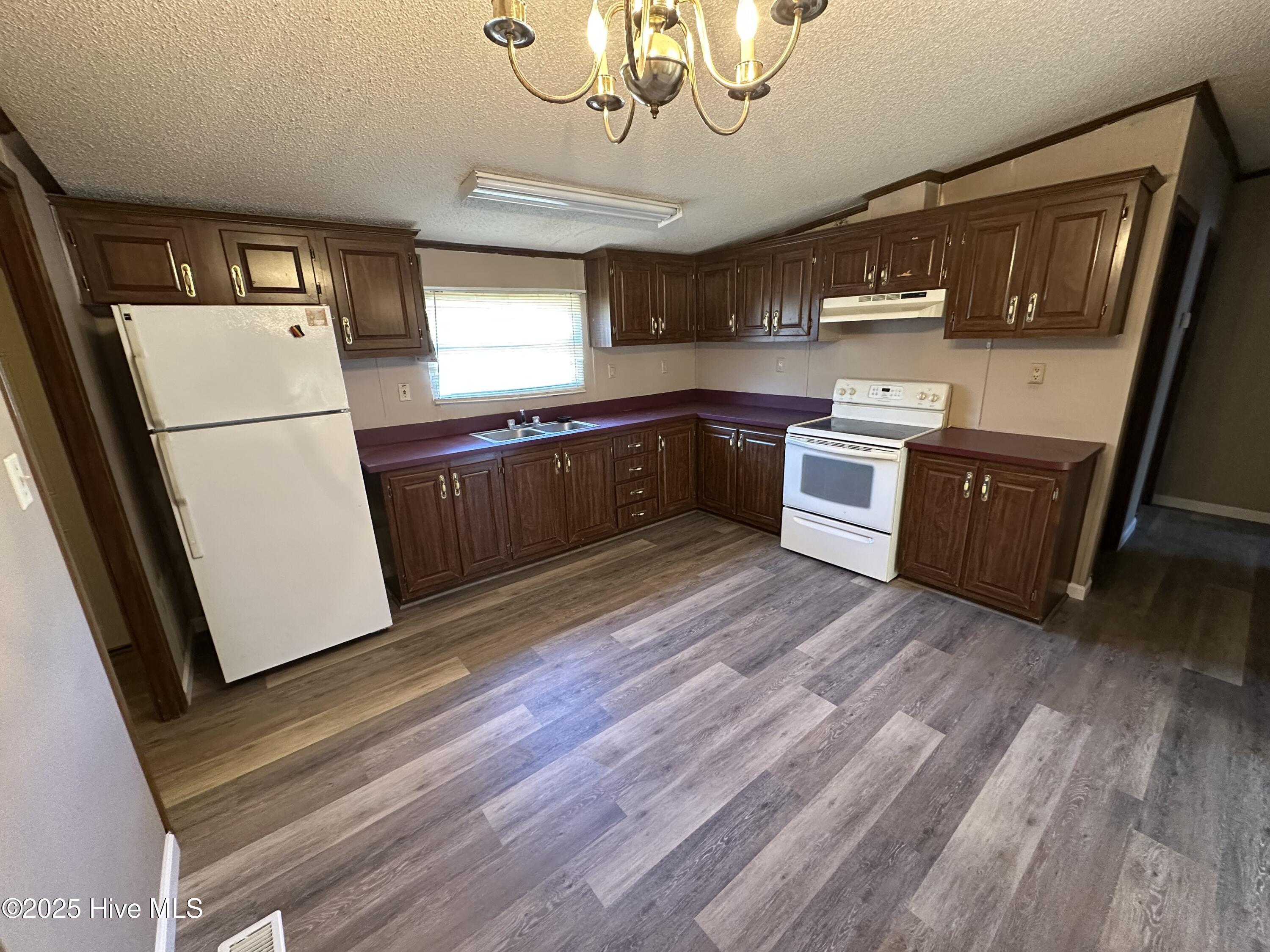 21960 Katawba Drive Property Photo 3