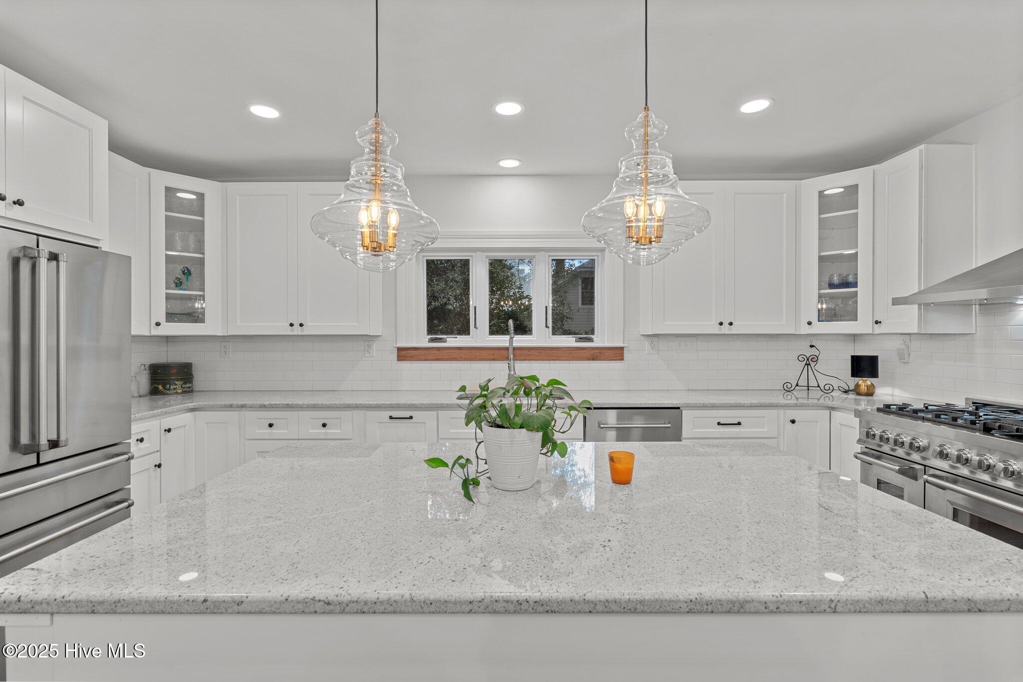 280 W Connecticut Avenue Property Photo 3