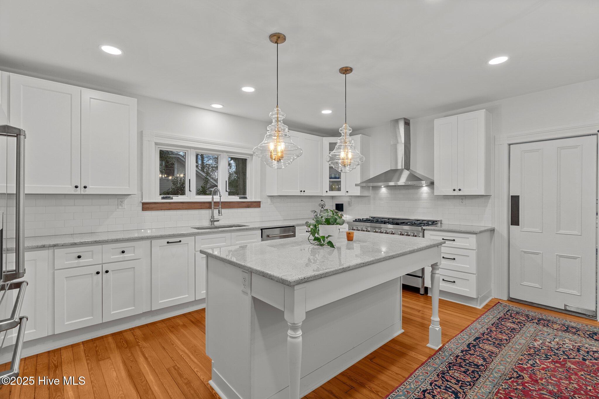 280 W Connecticut Avenue Property Photo 4