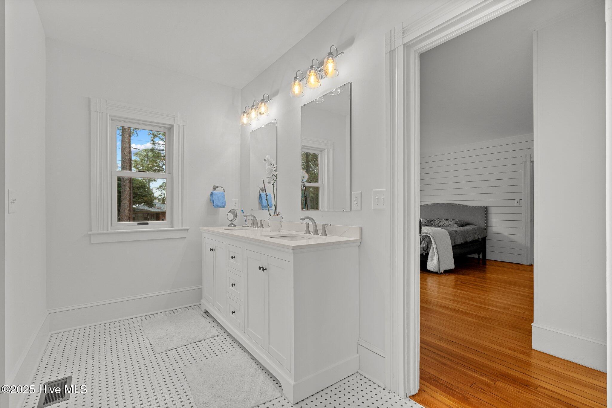 280 W Connecticut Avenue Property Photo 16