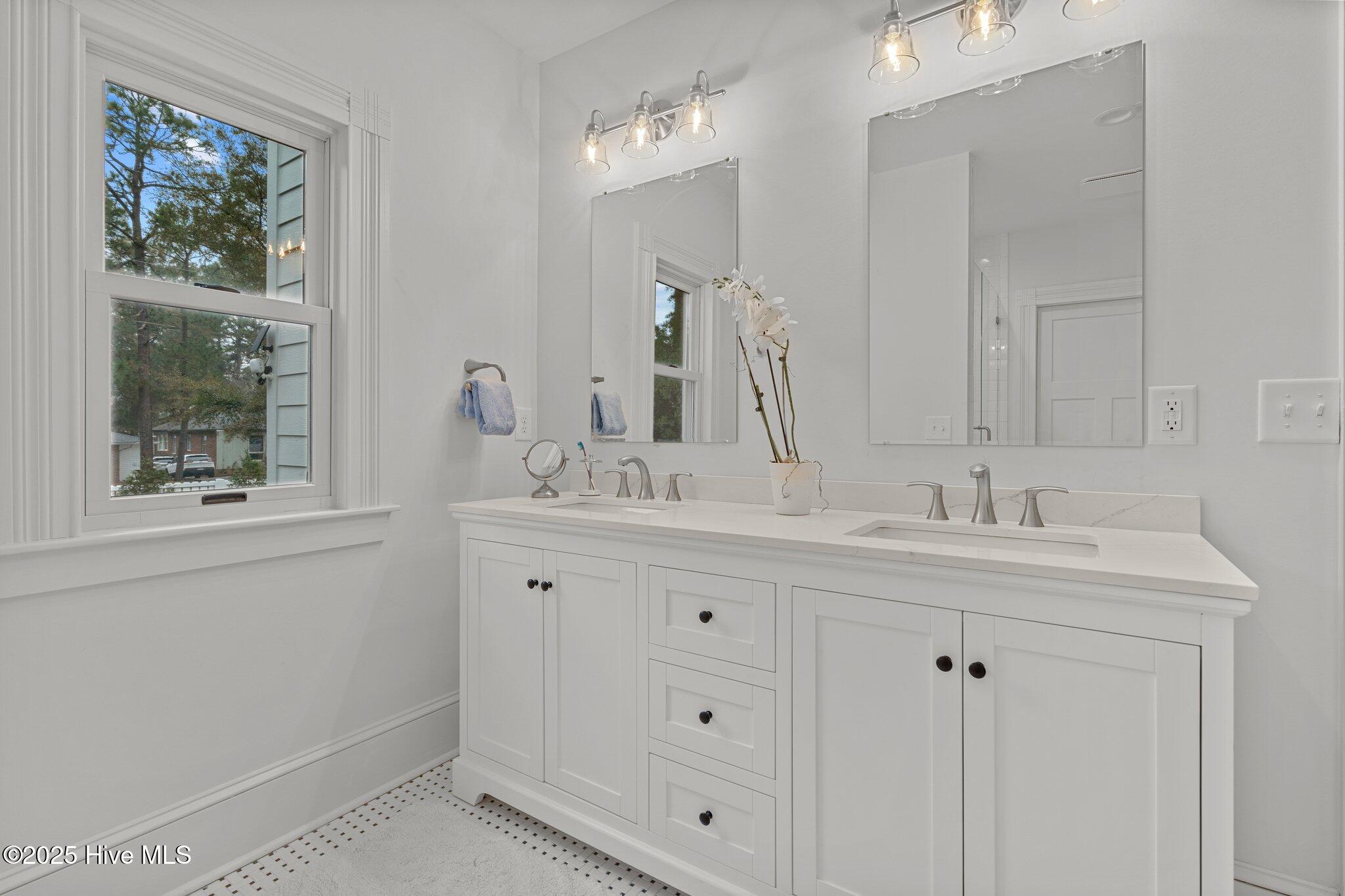 280 W Connecticut Avenue Property Photo 17