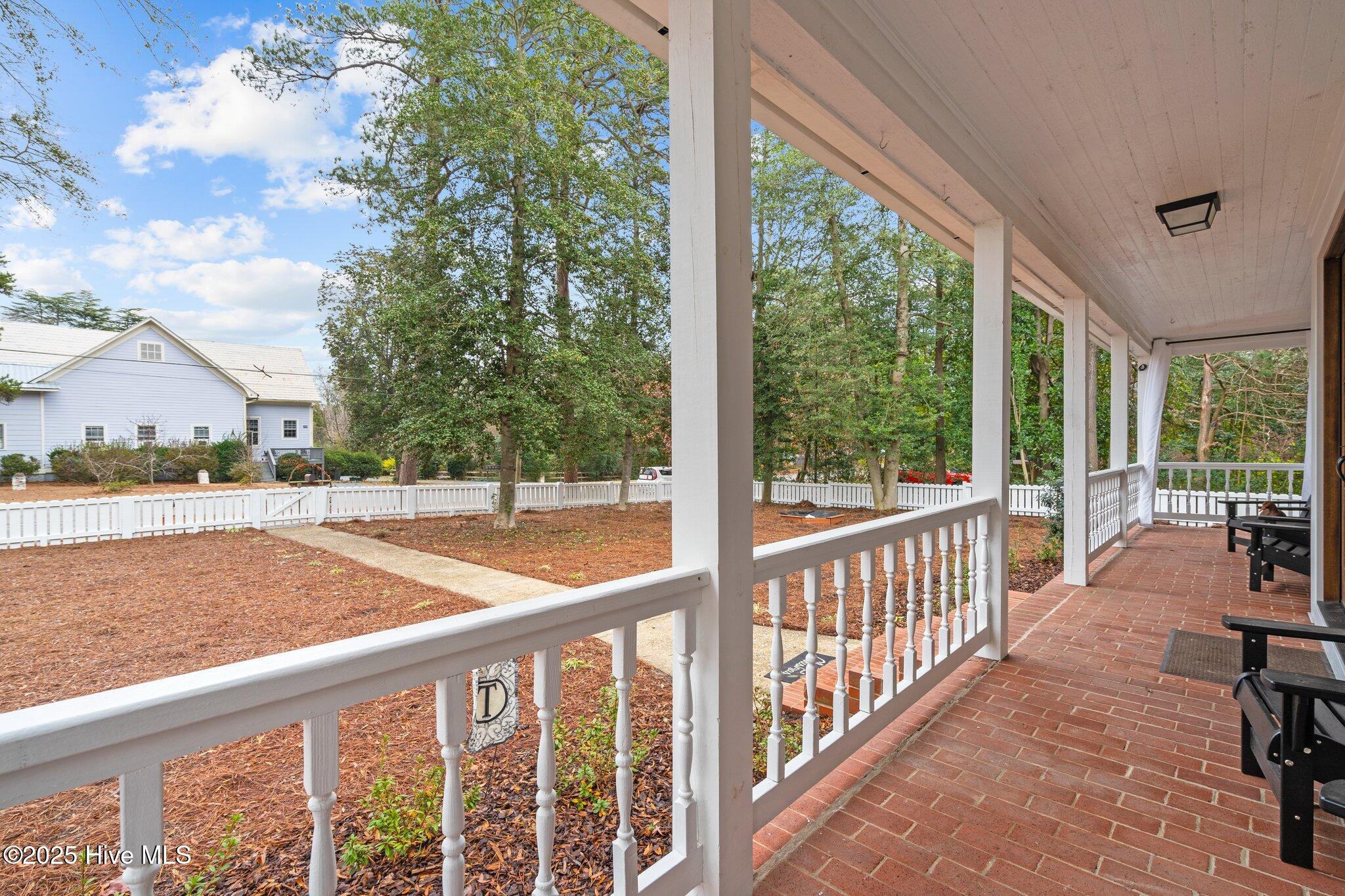 280 W Connecticut Avenue Property Photo 44