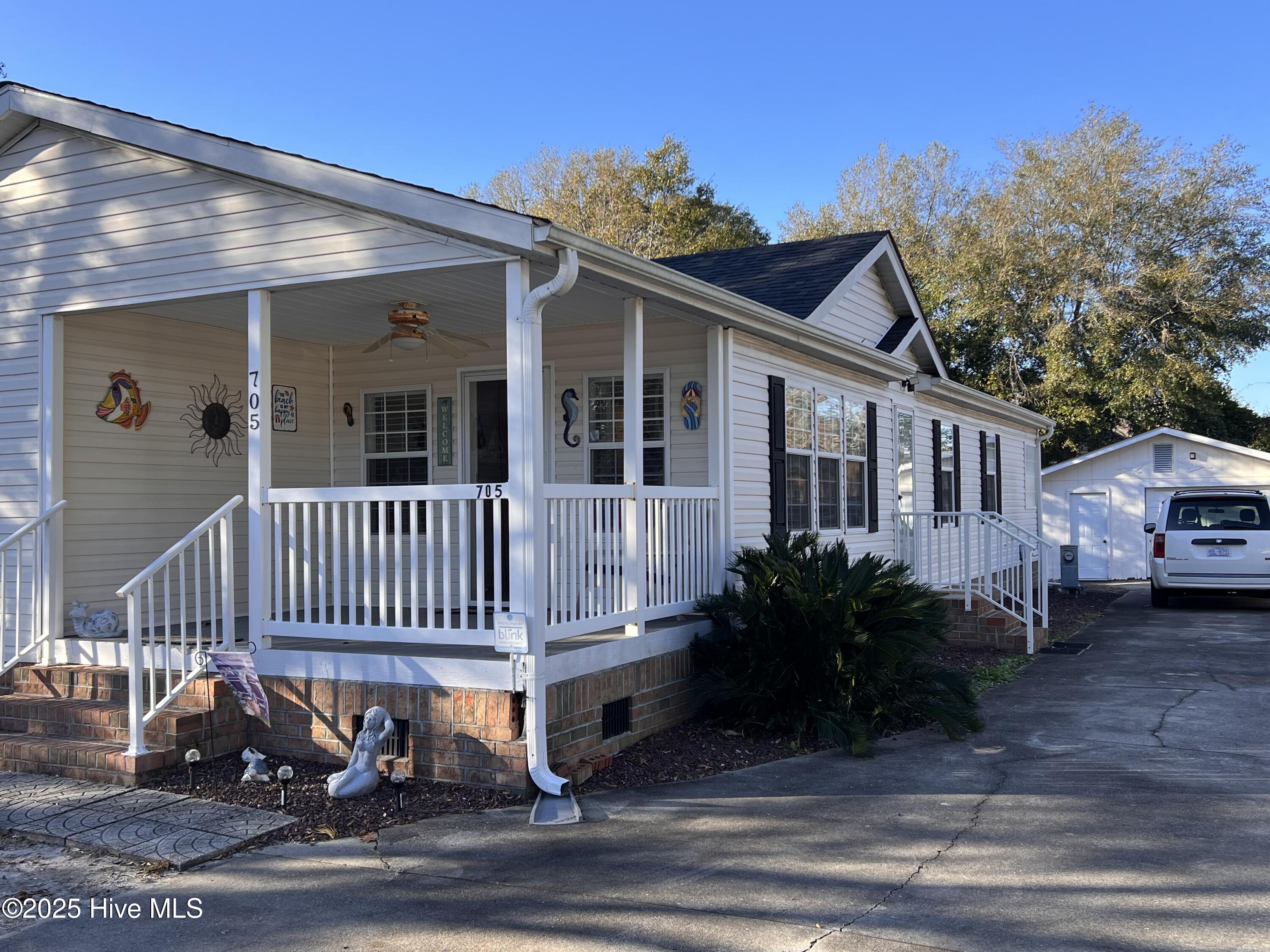 705 Live Oak Drive Property Photo 2