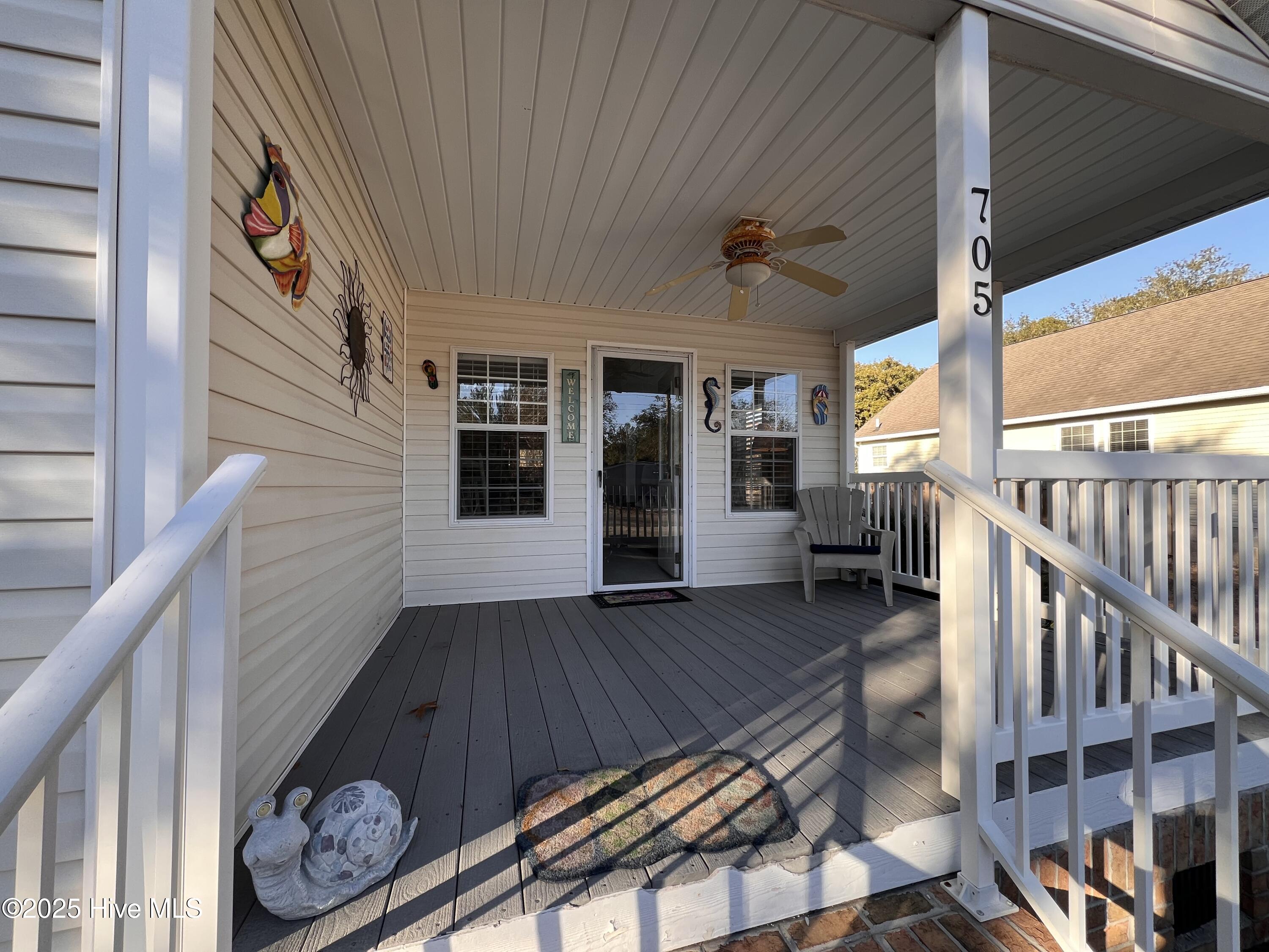 705 Live Oak Drive Property Photo 3
