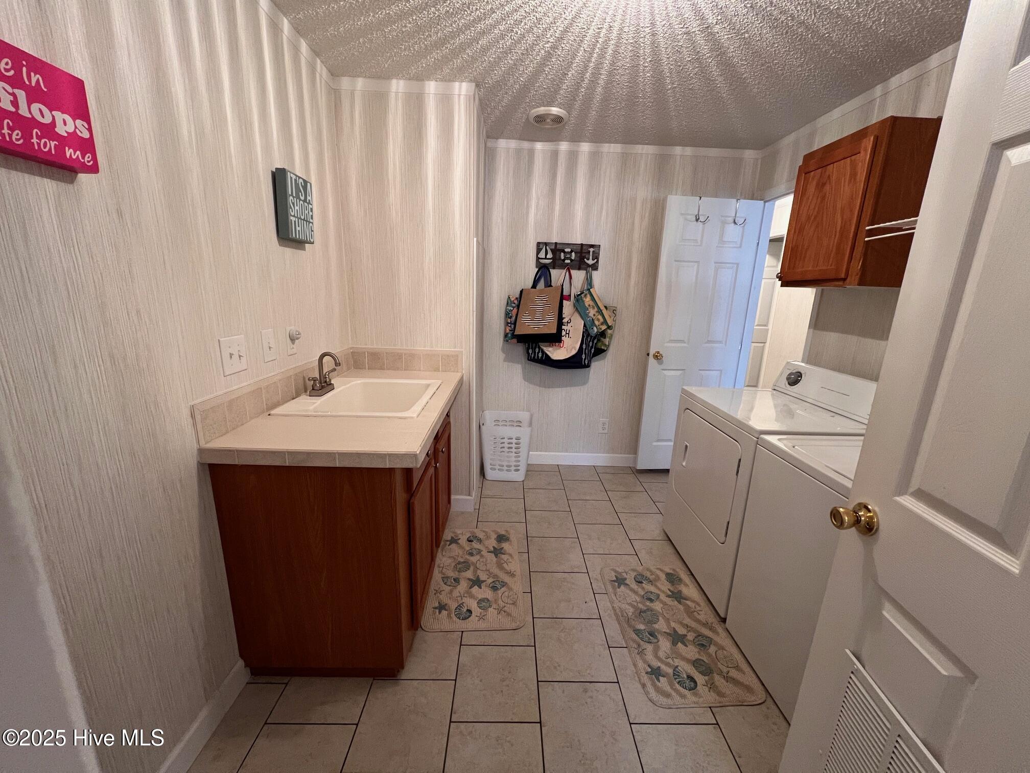 705 Live Oak Drive Property Photo 12