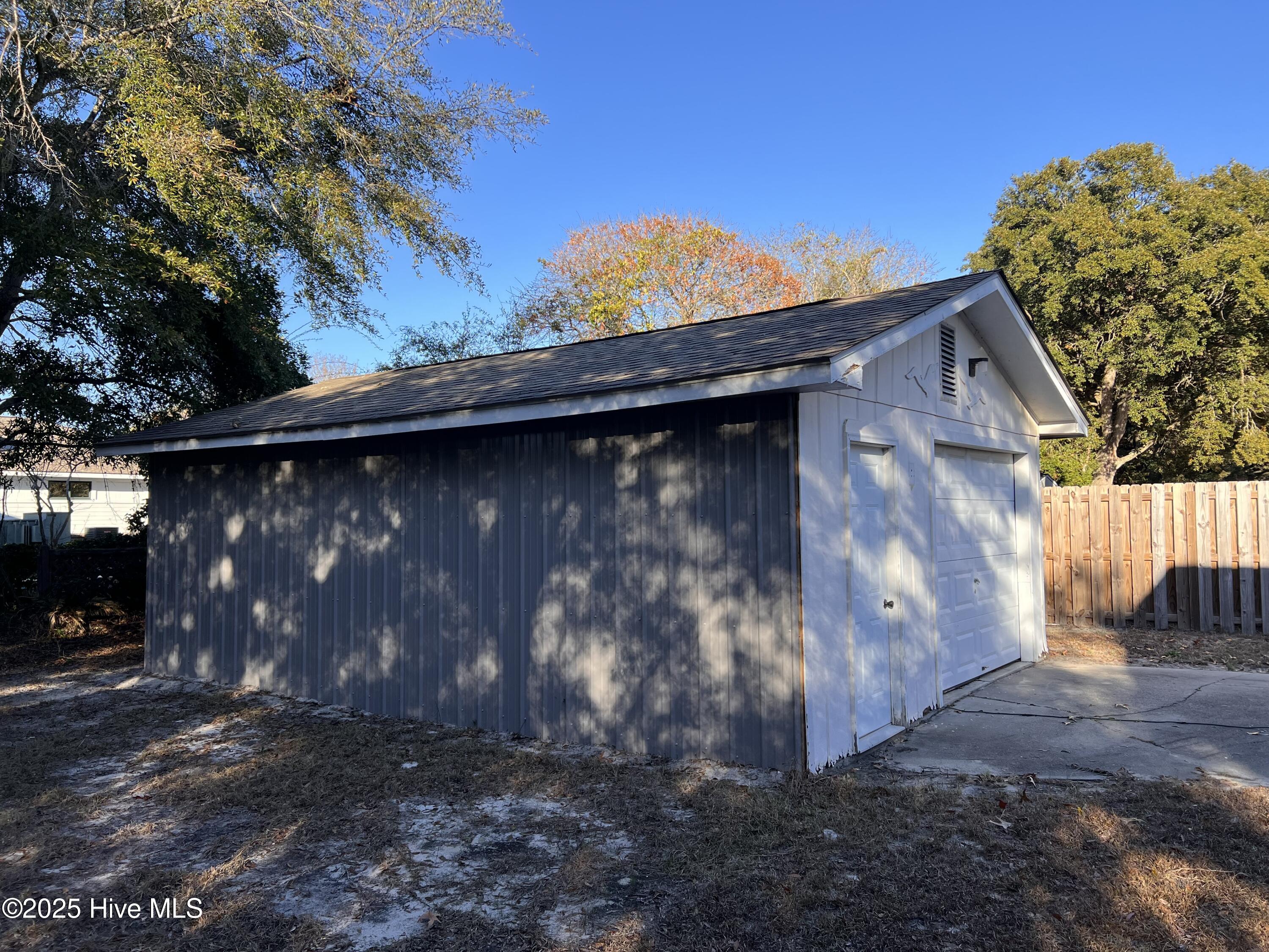 705 Live Oak Drive Property Photo 20