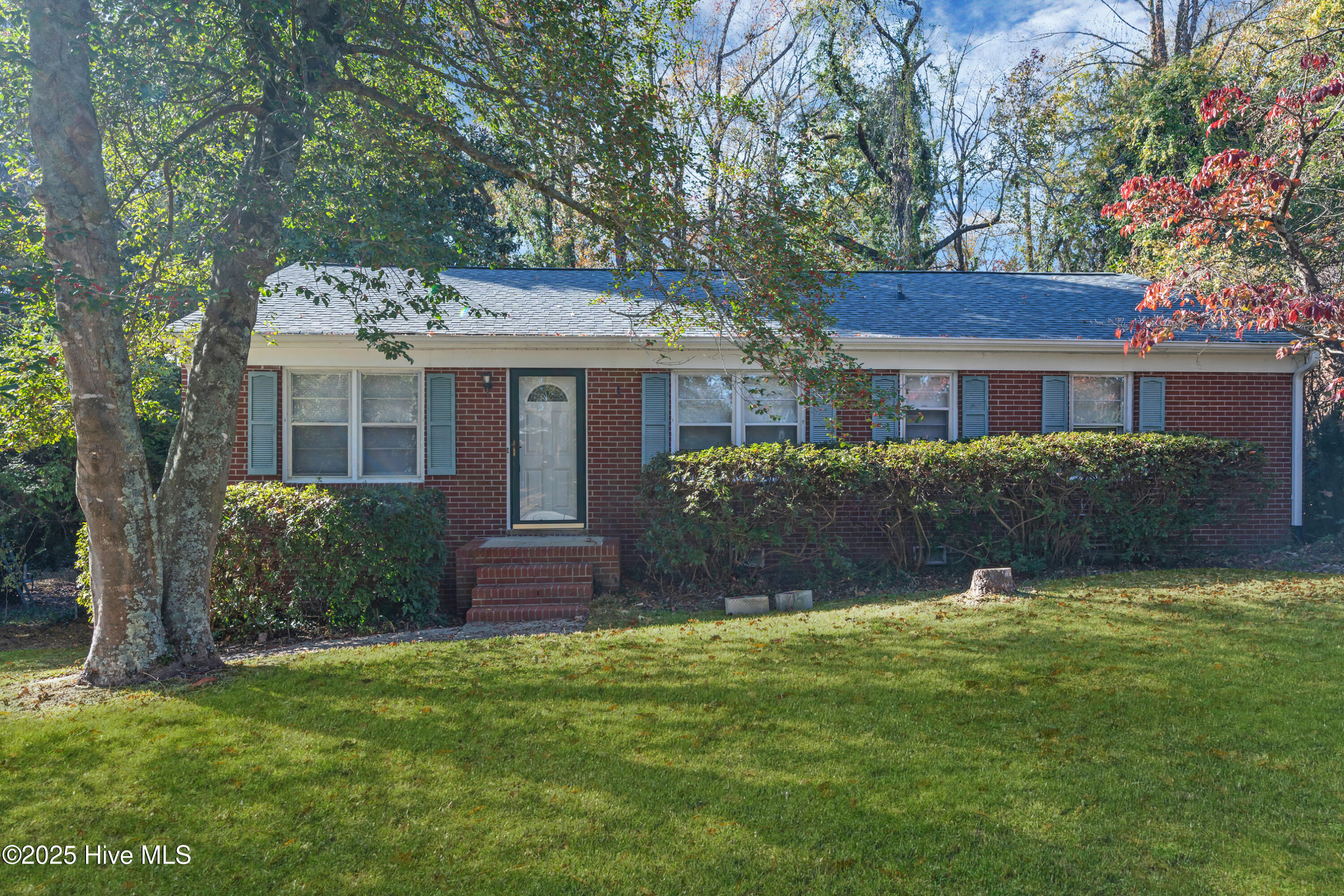 2405 Jefferson Drive Property Photo 1
