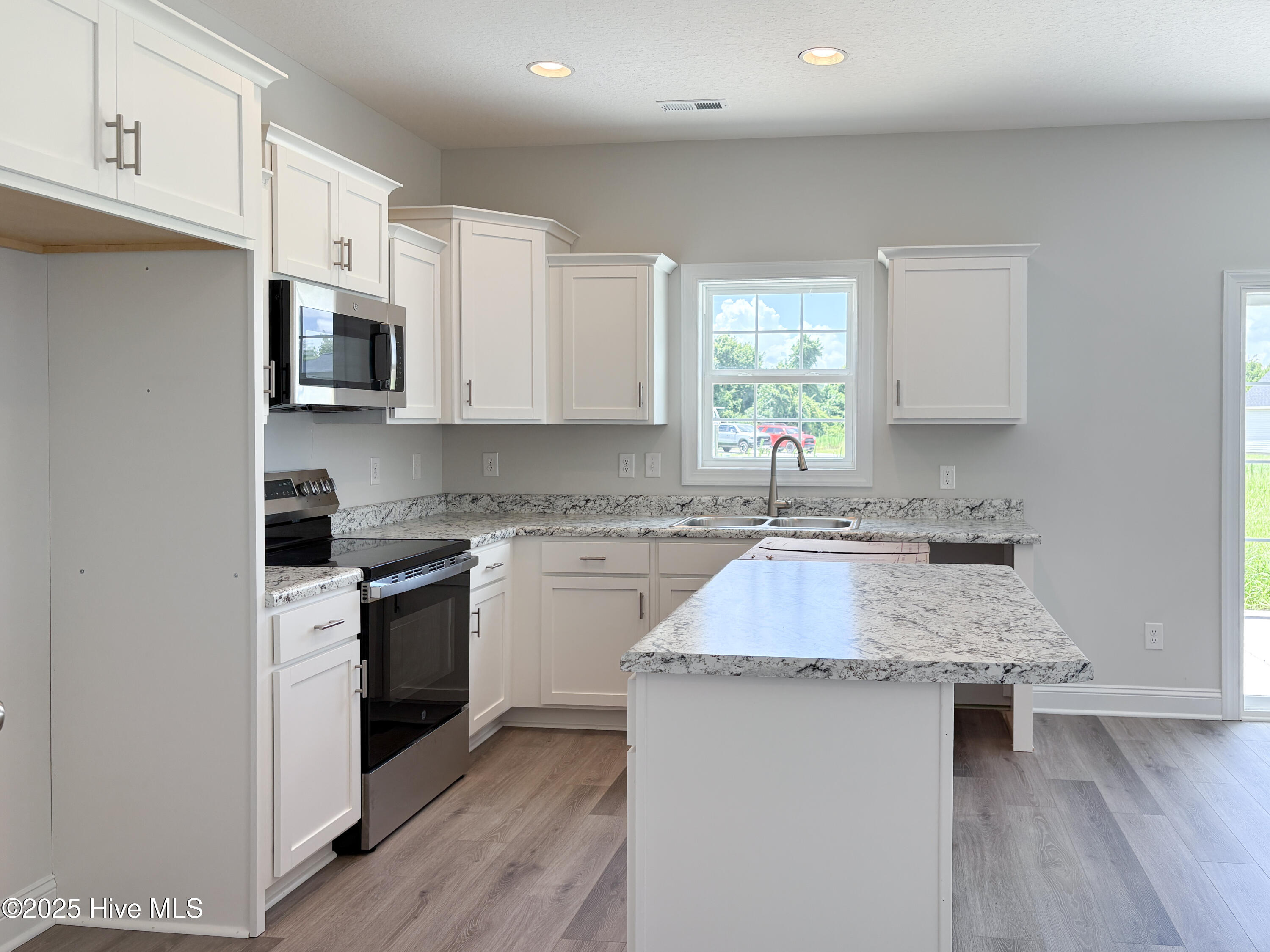 800 Calebs Creek Court Property Photo 2