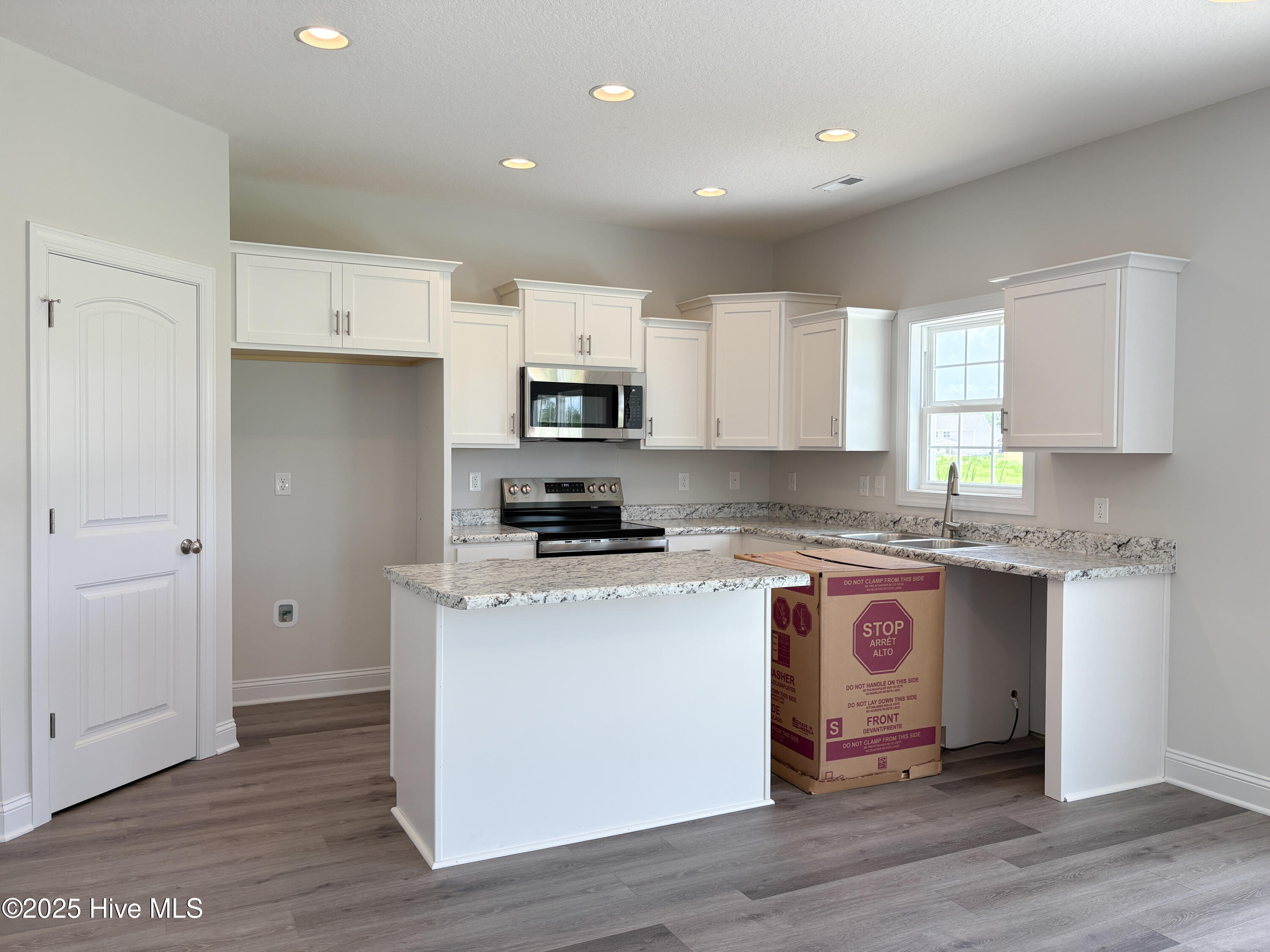800 Calebs Creek Court Property Photo 3