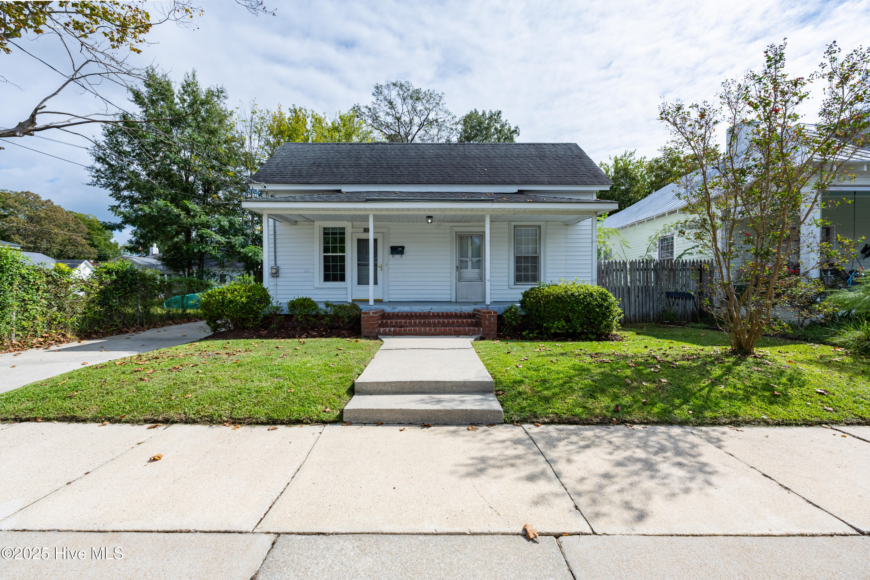 127 E Ridge Street Property Photo