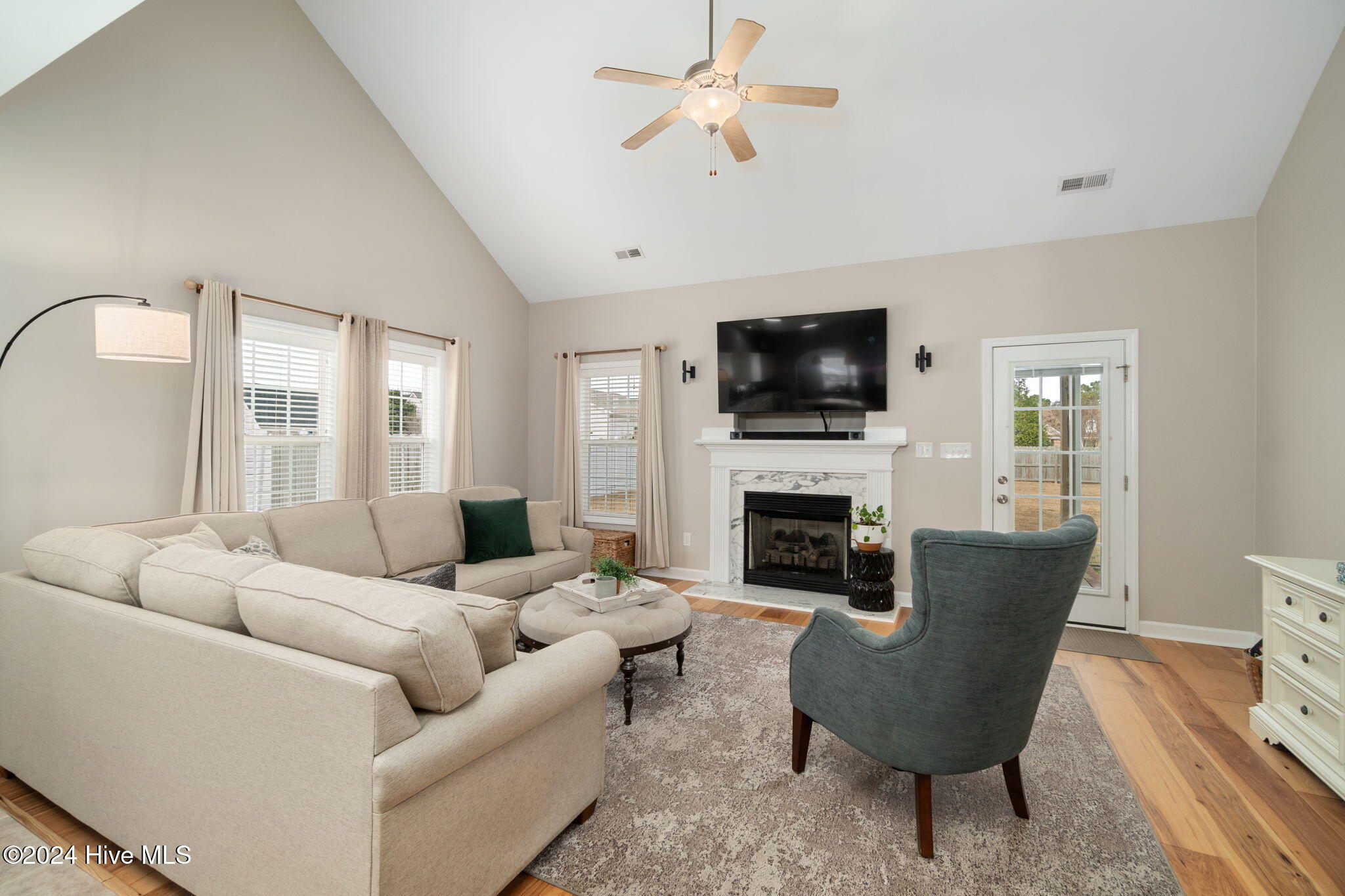224 Hickory Shores Drive Property Photo 3