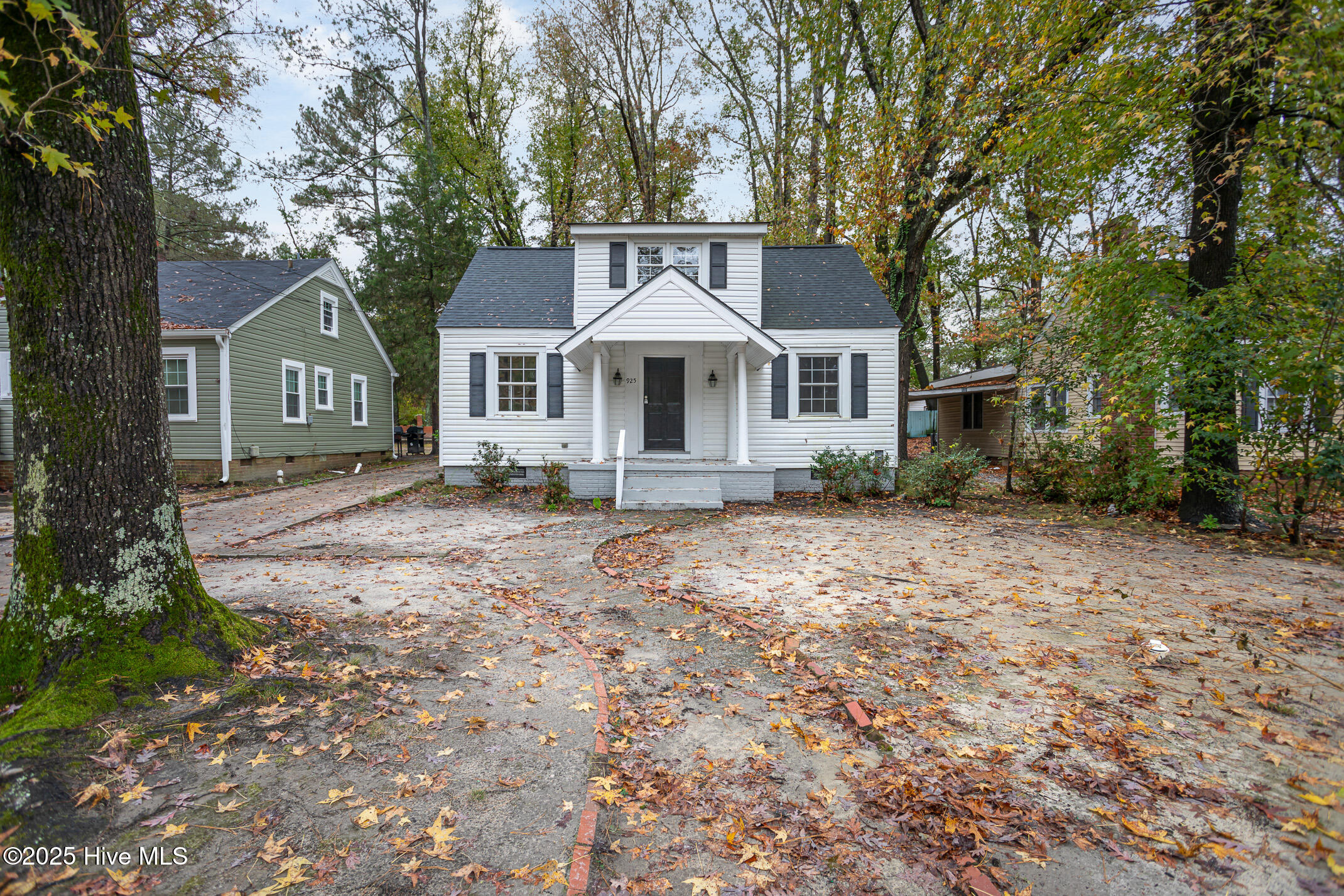 925 Redgate Avenue Property Photo