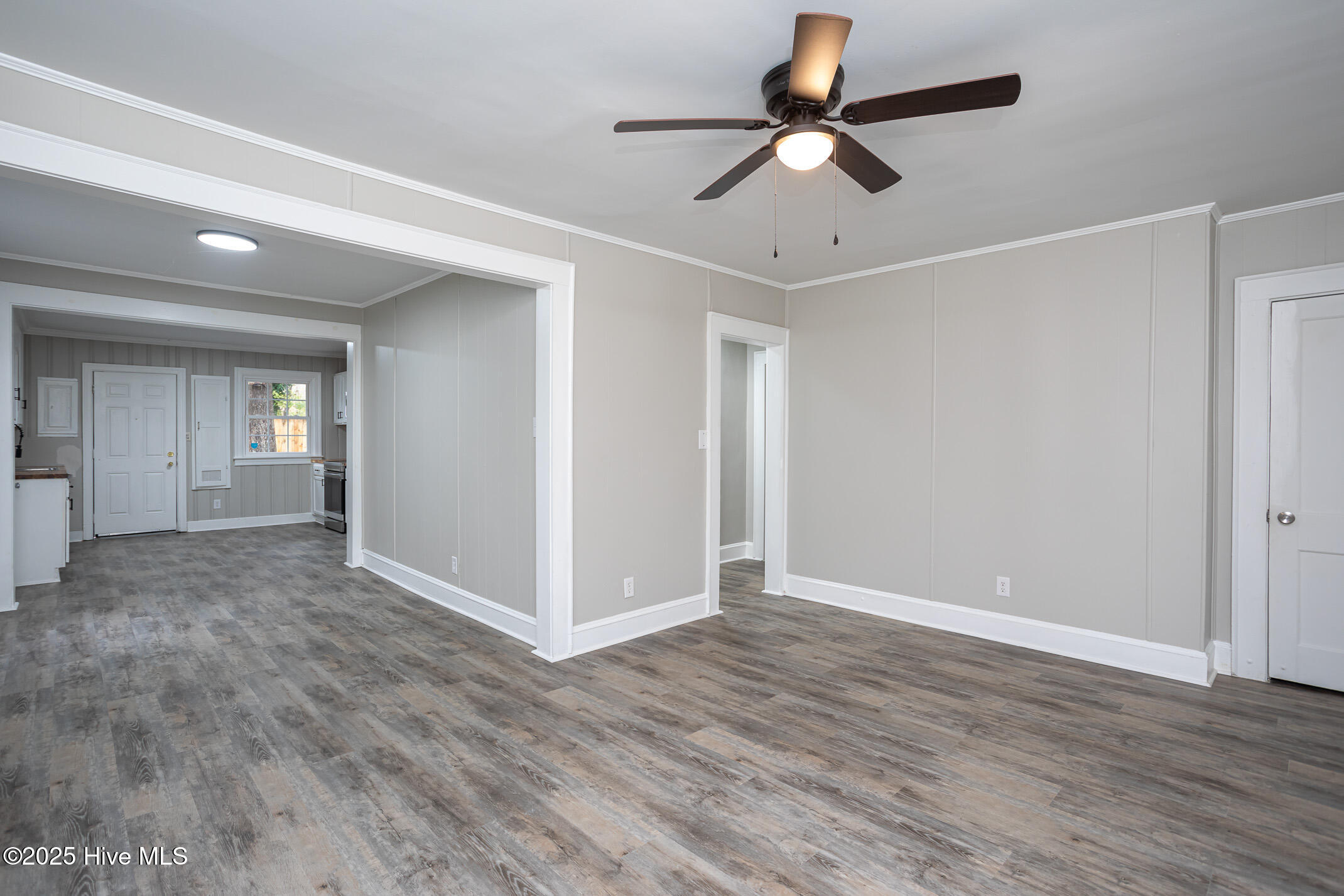 925 Redgate Avenue Property Photo 8