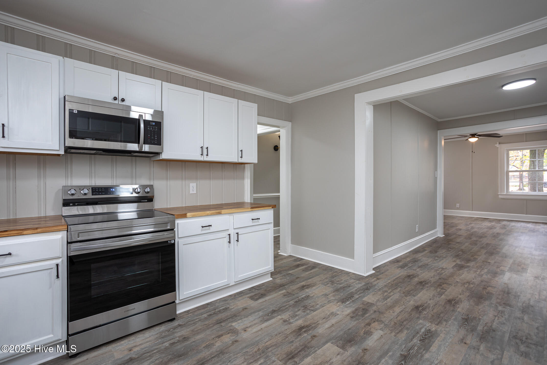 925 Redgate Avenue Property Photo 11