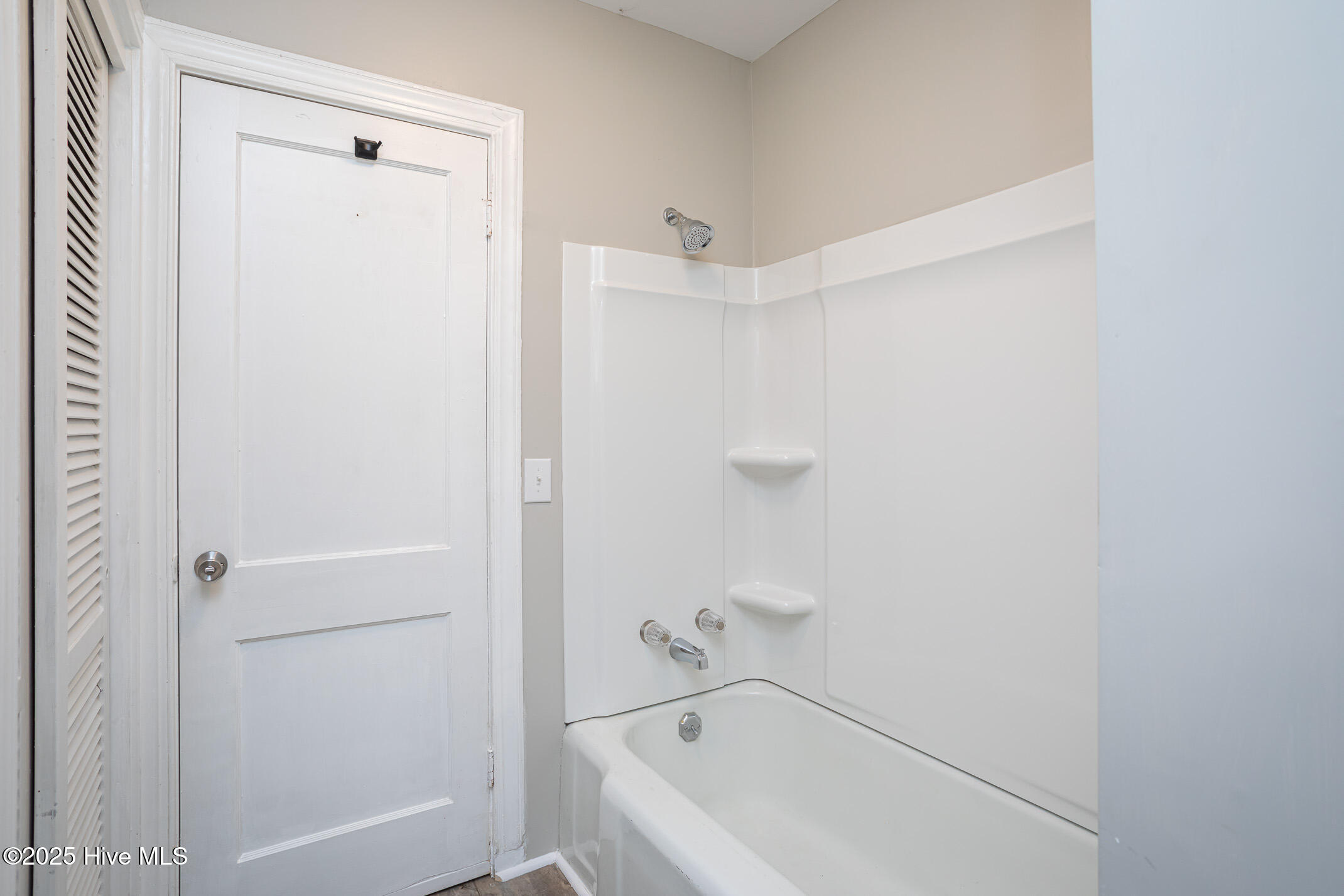 925 Redgate Avenue Property Photo 14
