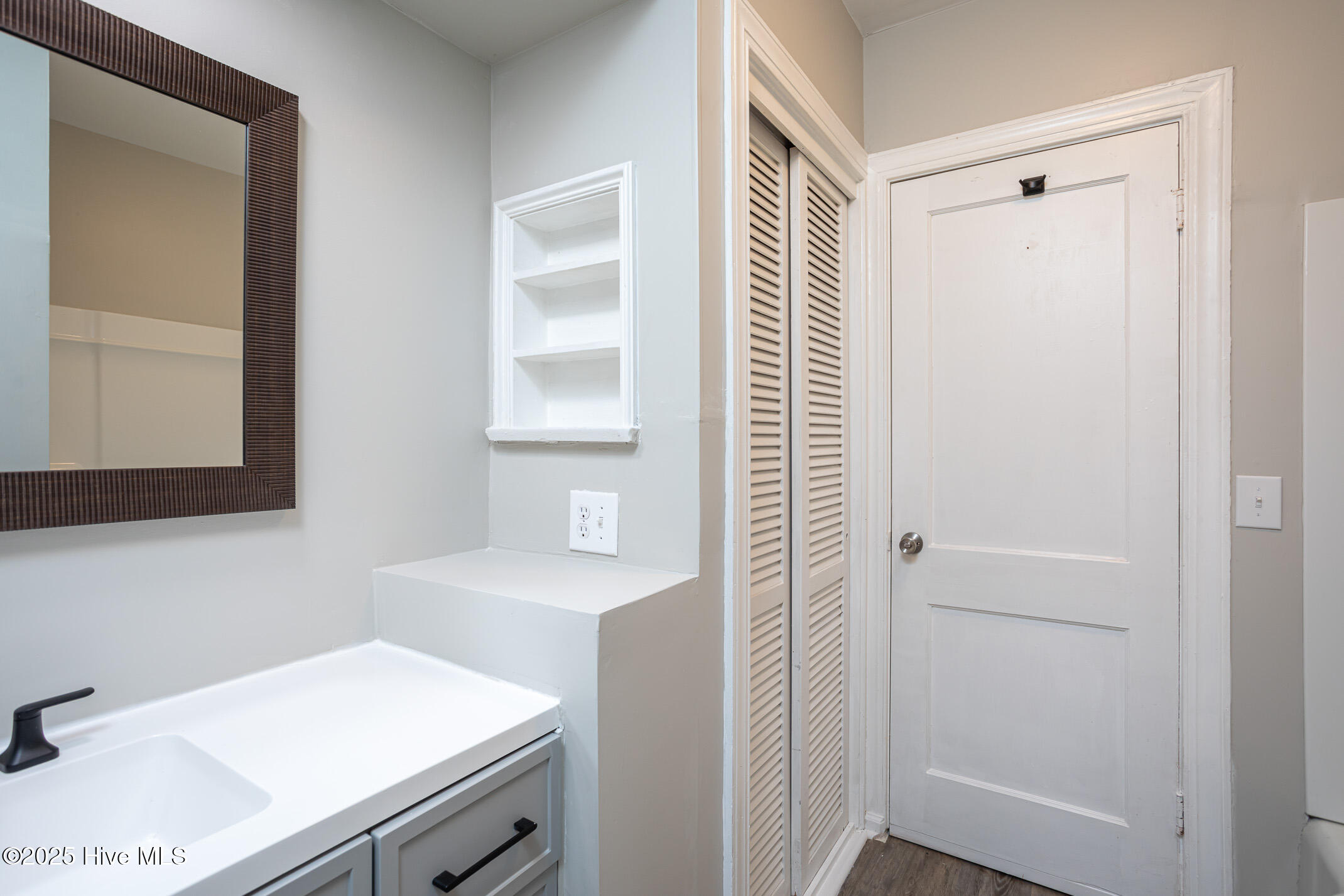 925 Redgate Avenue Property Photo 15