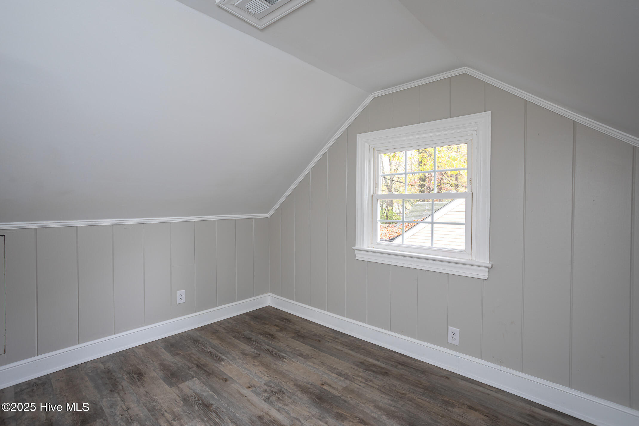 925 Redgate Avenue Property Photo 23