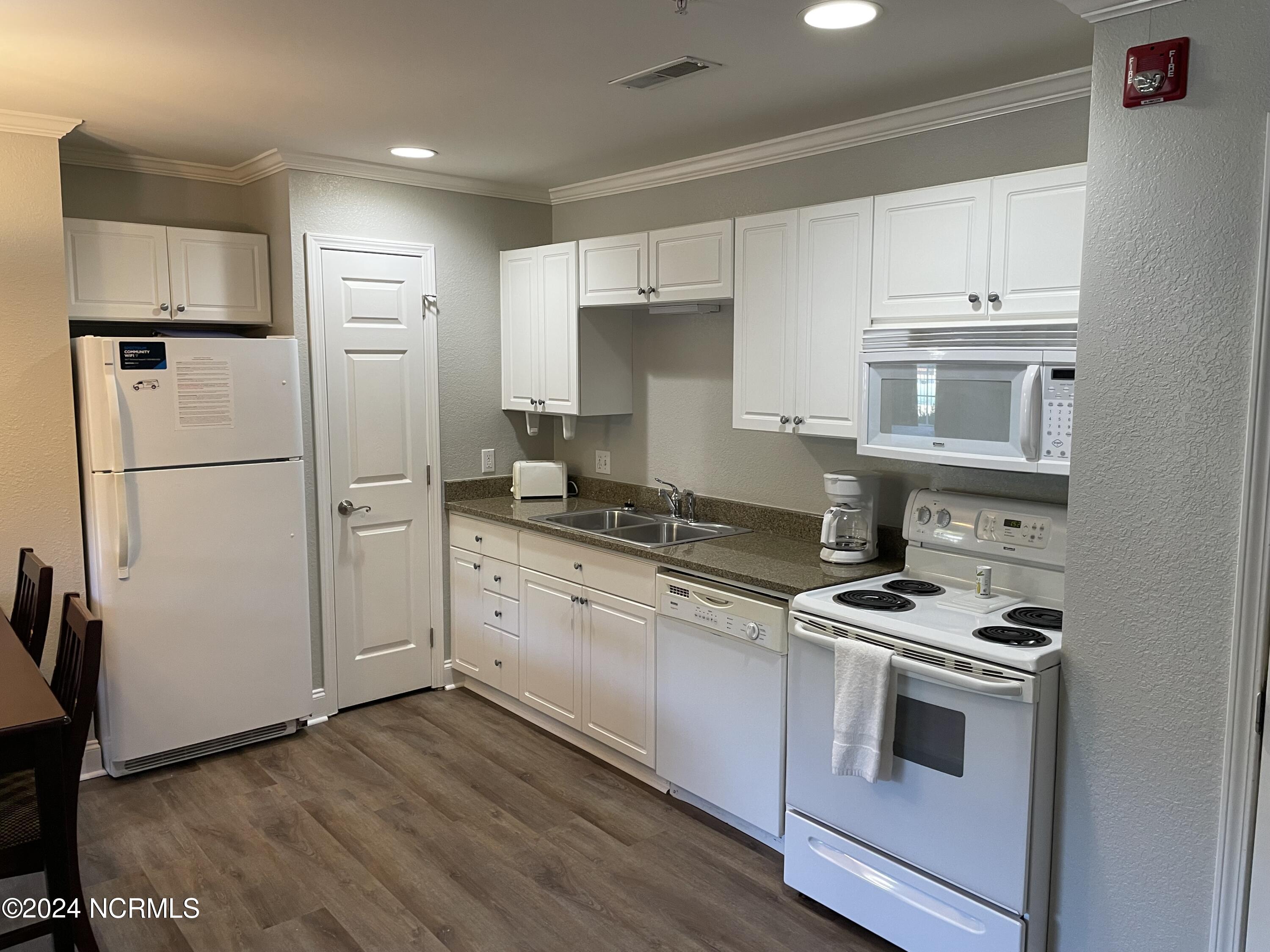 530 Little River Farm Boulevard 202d Property Photo 3
