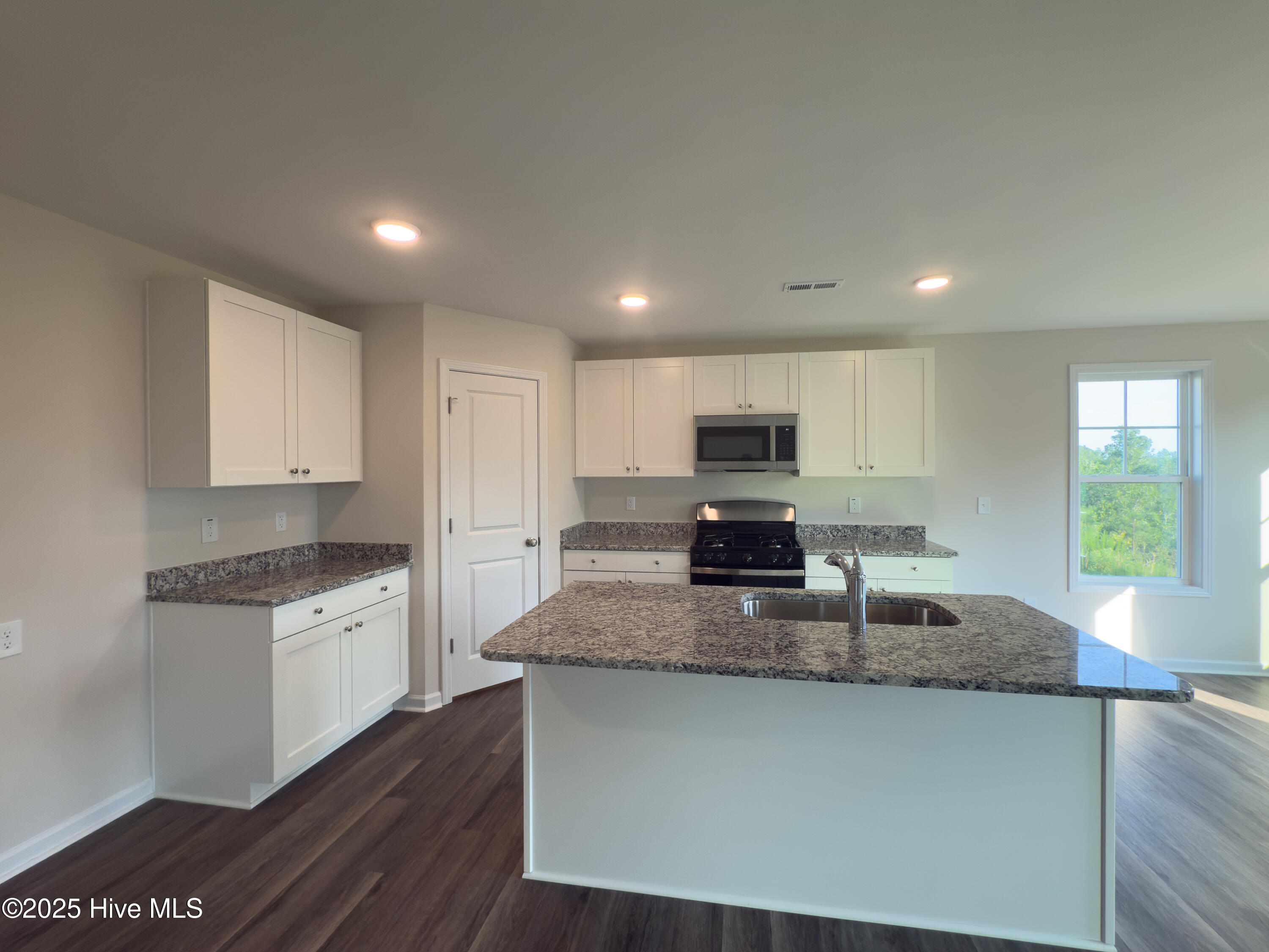 2141 Purebred Circle Property Photo 5