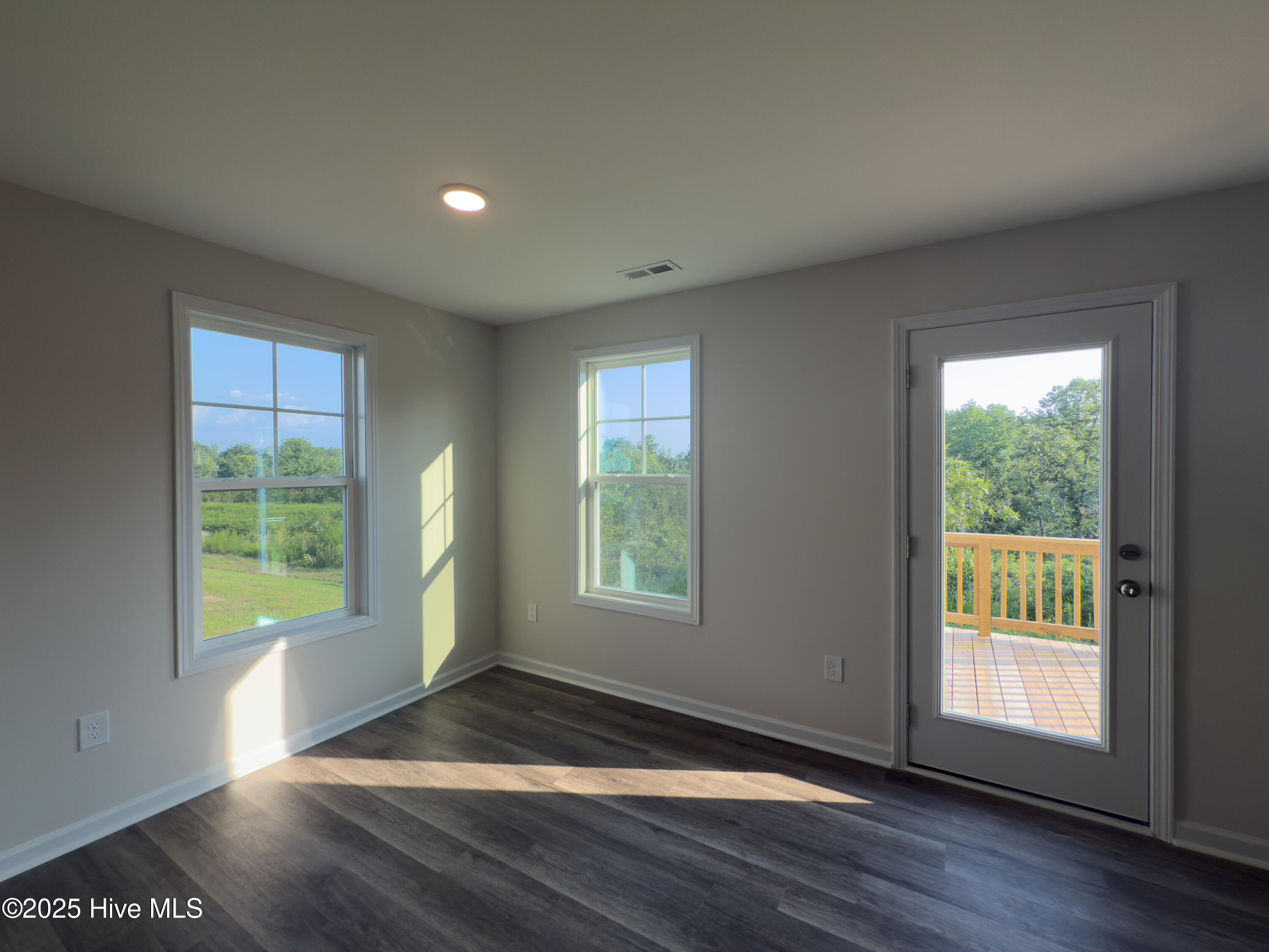 2141 Purebred Circle Property Photo 6