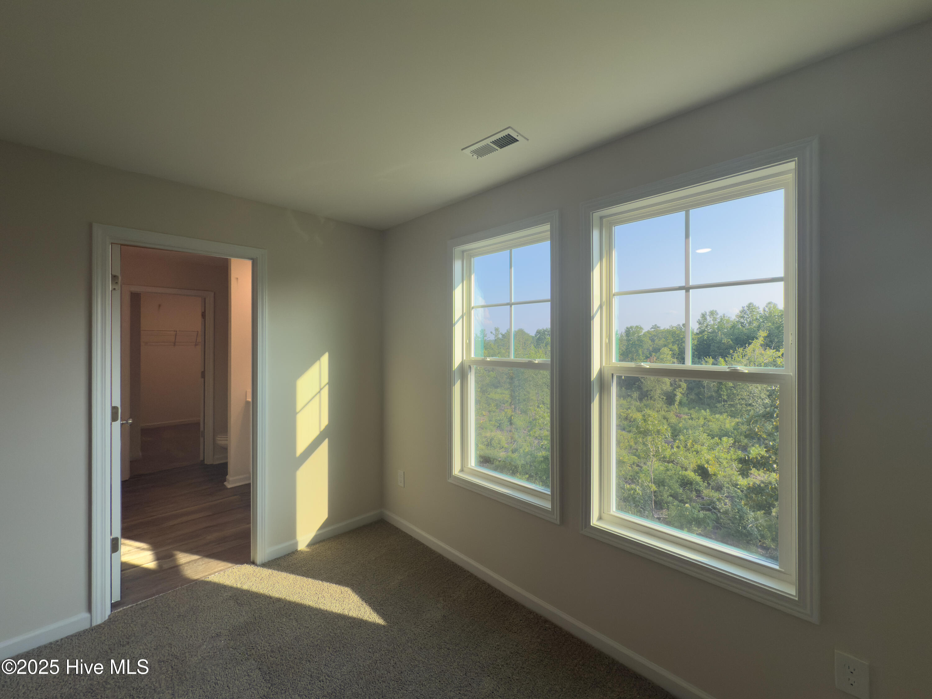 2141 Purebred Circle Property Photo 8
