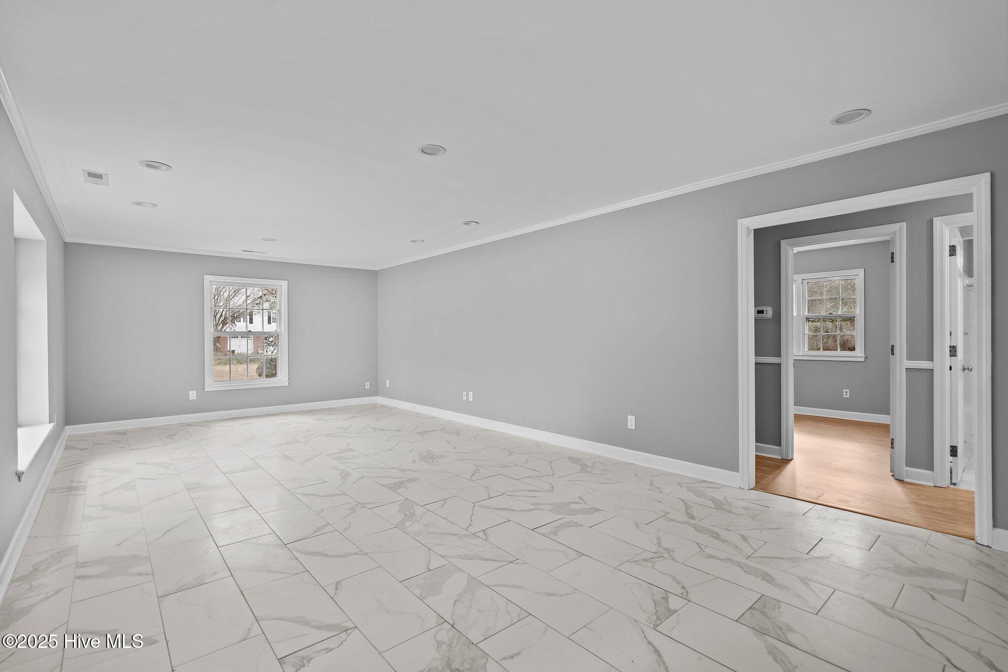 320 Embassy Circle Property Photo 8