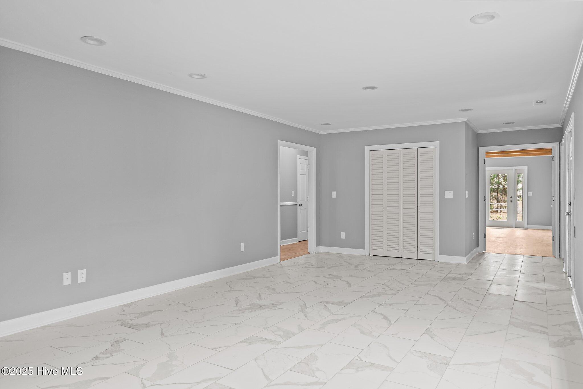 320 Embassy Circle Property Photo 11