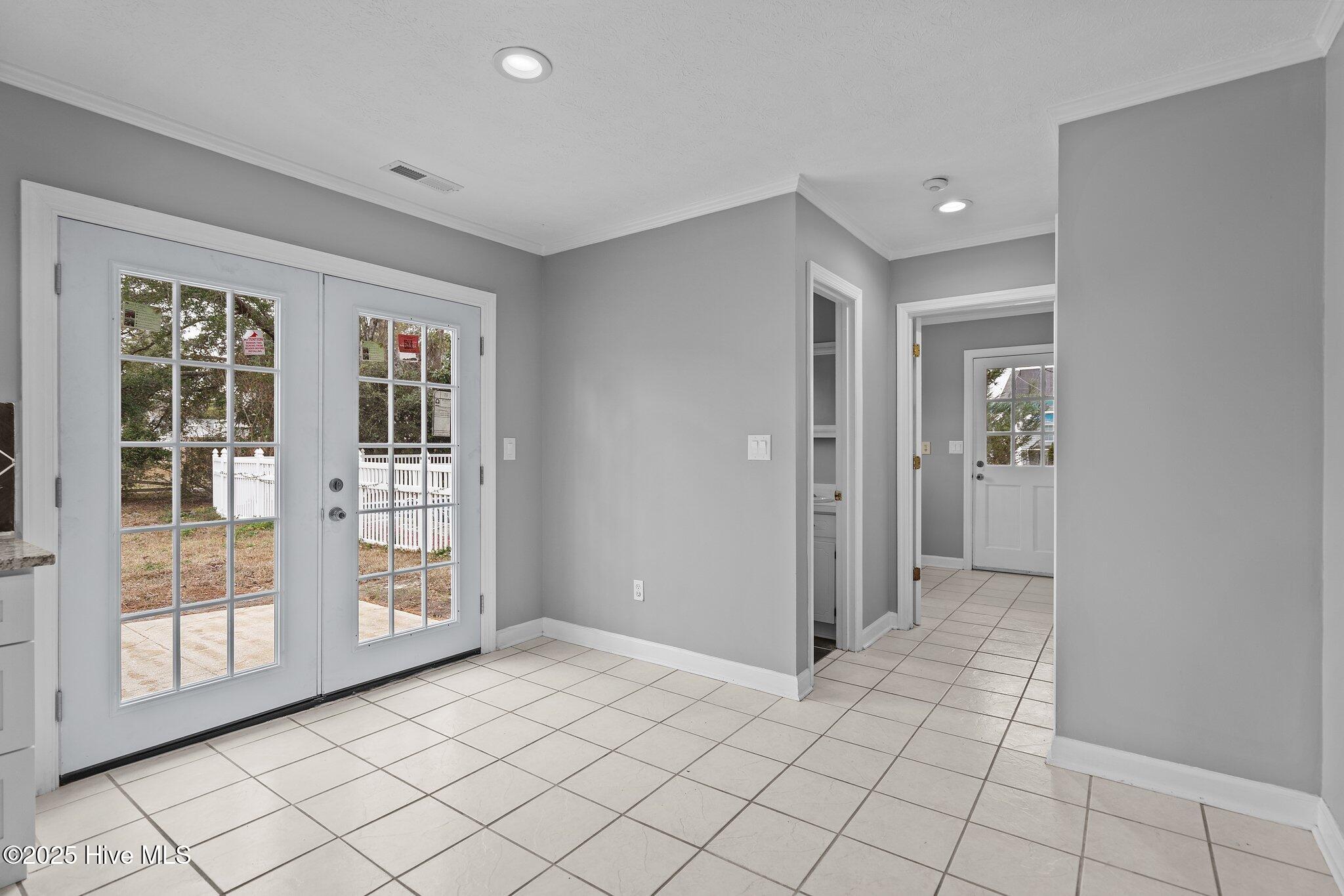 320 Embassy Circle Property Photo 22