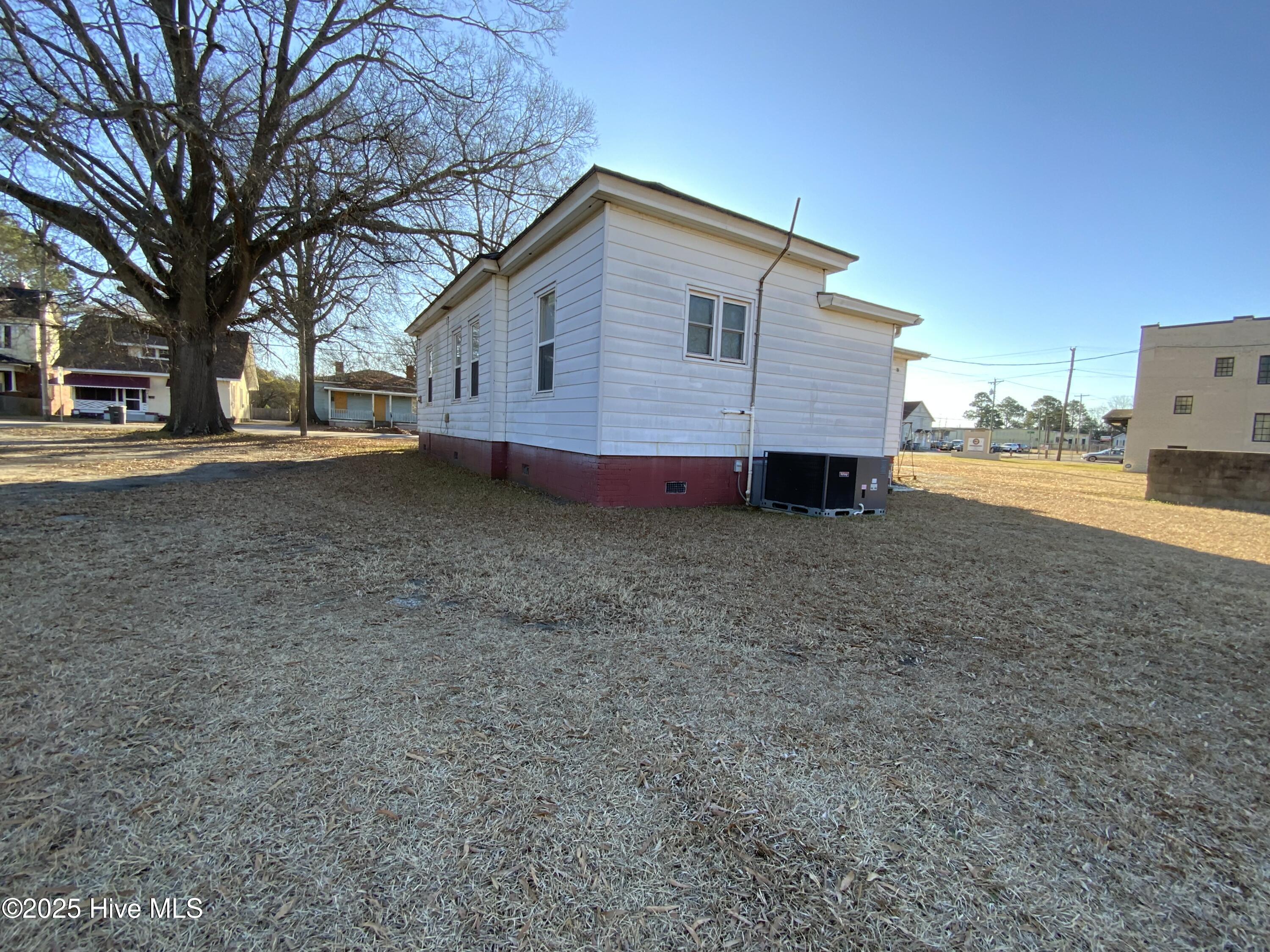 1124 S Church Street Property Photo 13