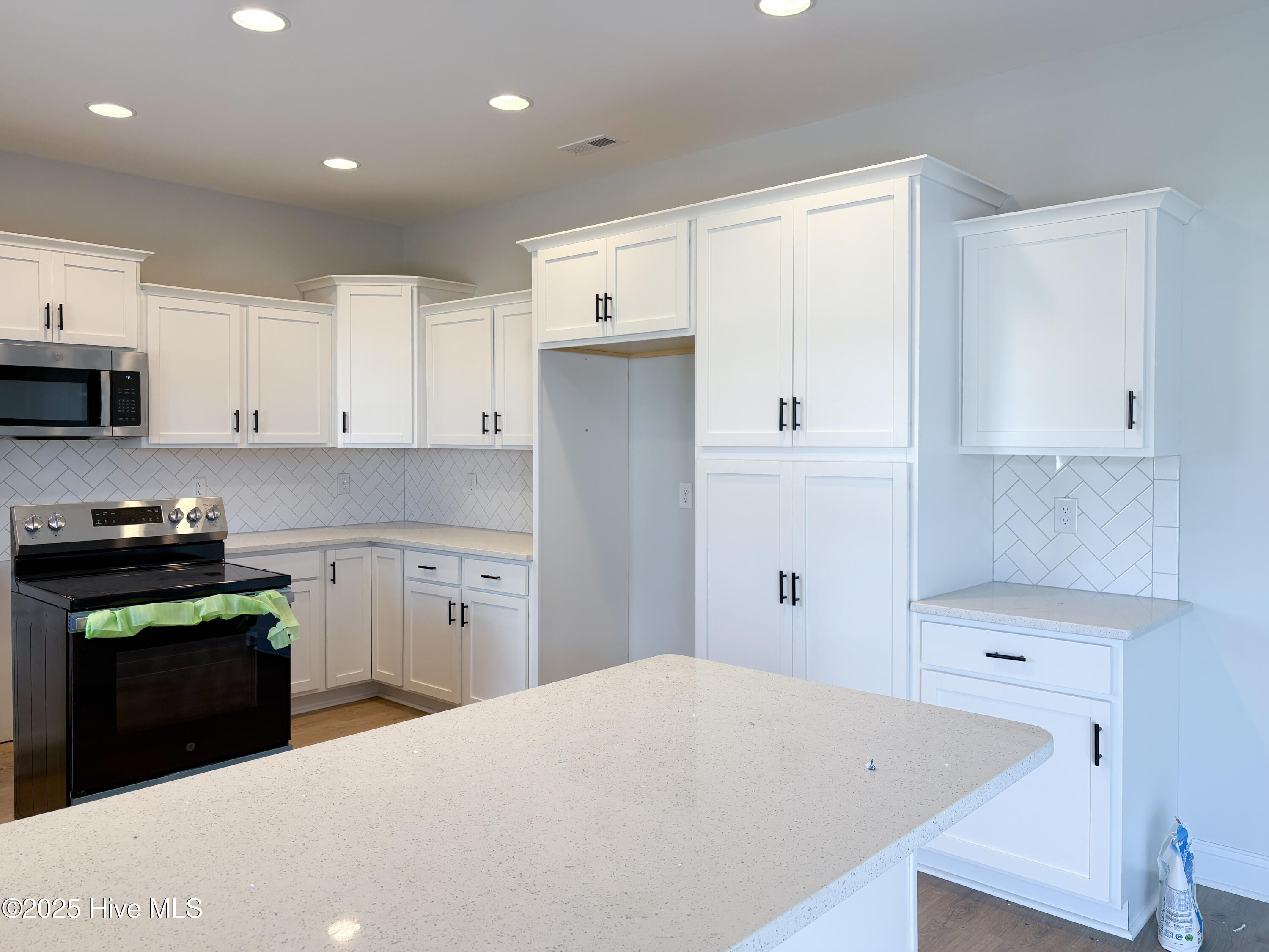 703 Ellabond Street Property Photo 3