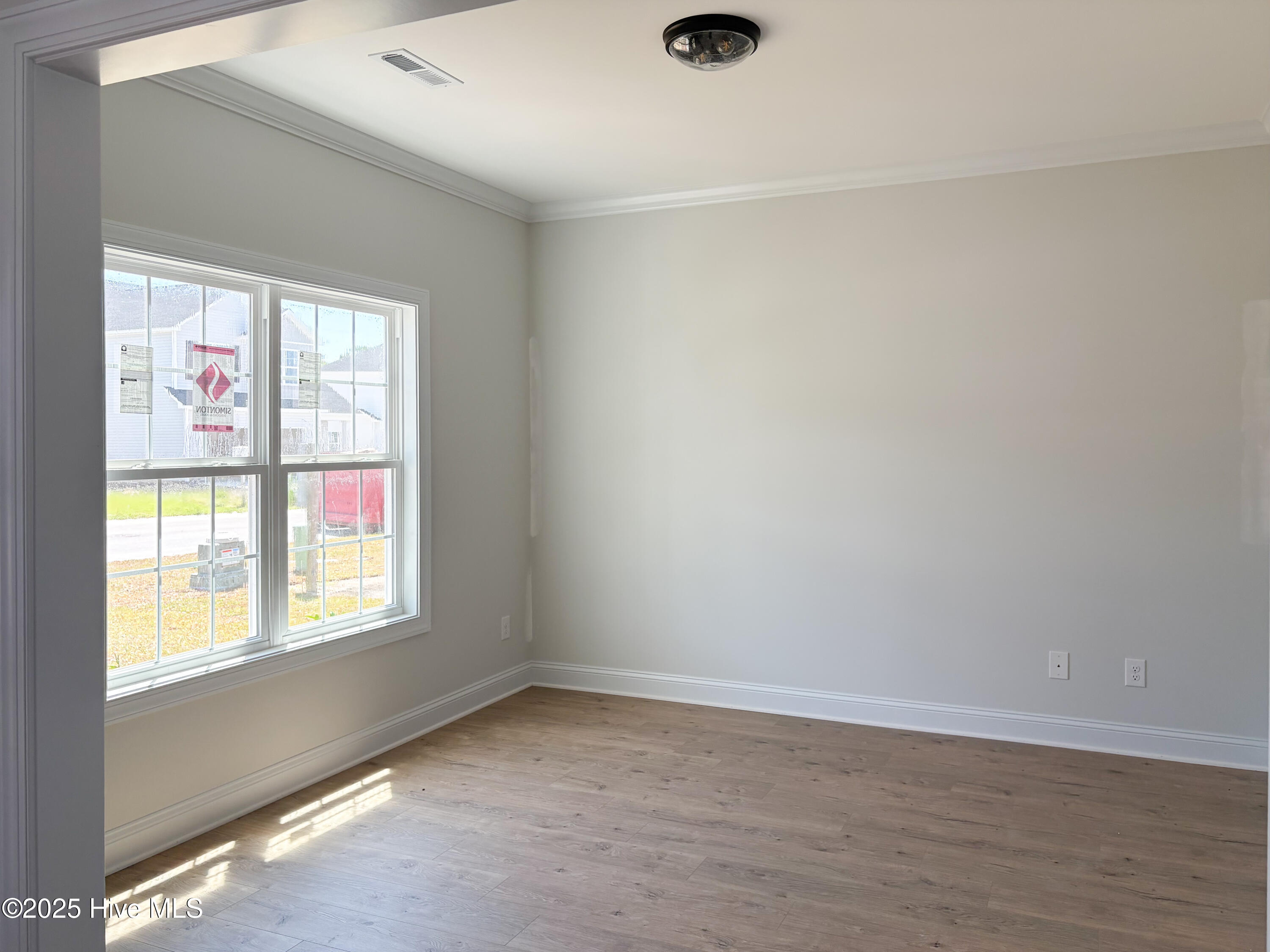 703 Ellabond Street Property Photo 8