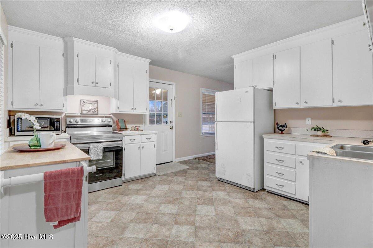 910 Holloman Street Property Photo 6