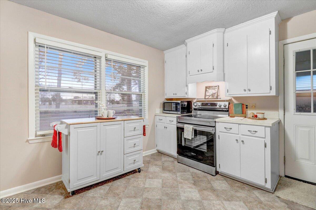 910 Holloman Street Property Photo 7