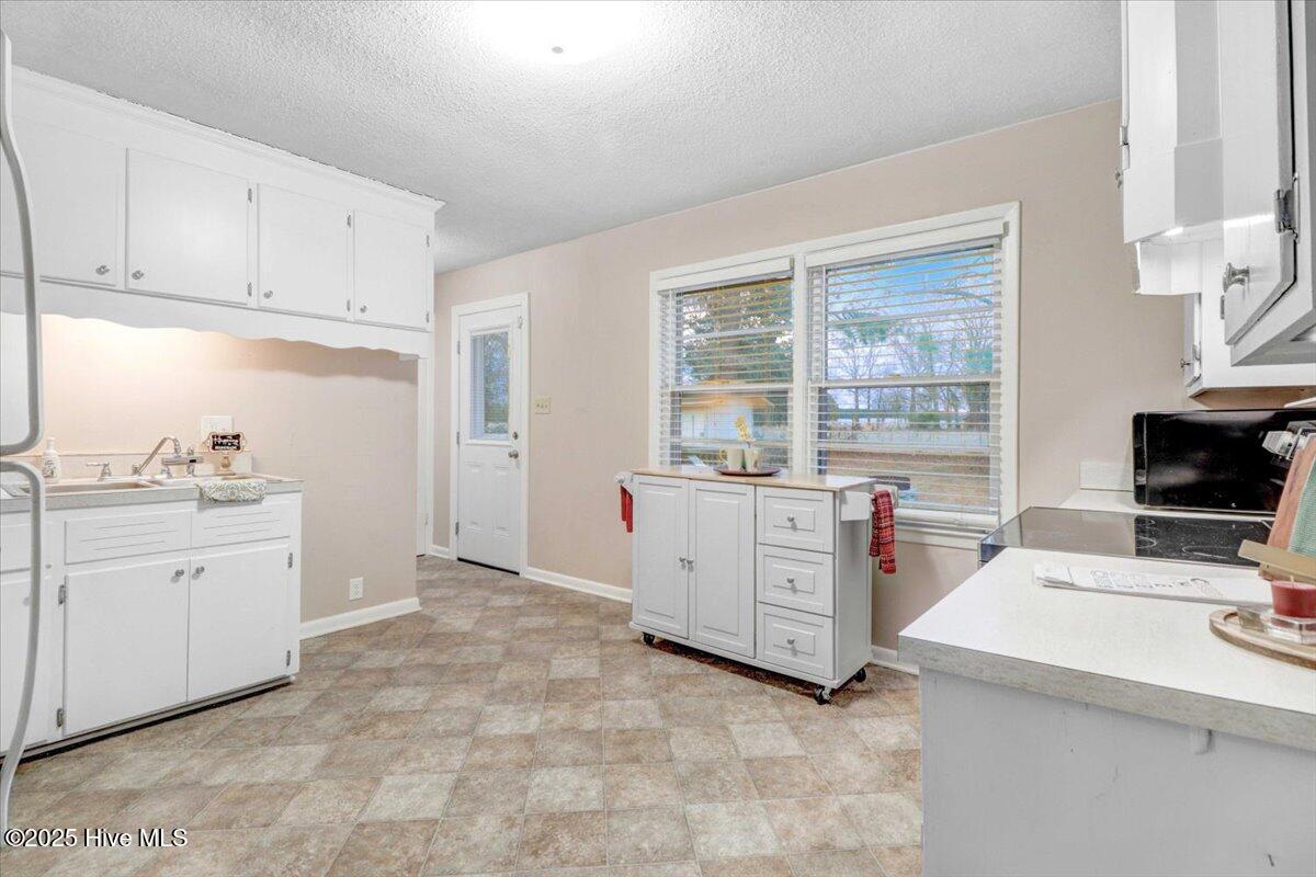 910 Holloman Street Property Photo 8