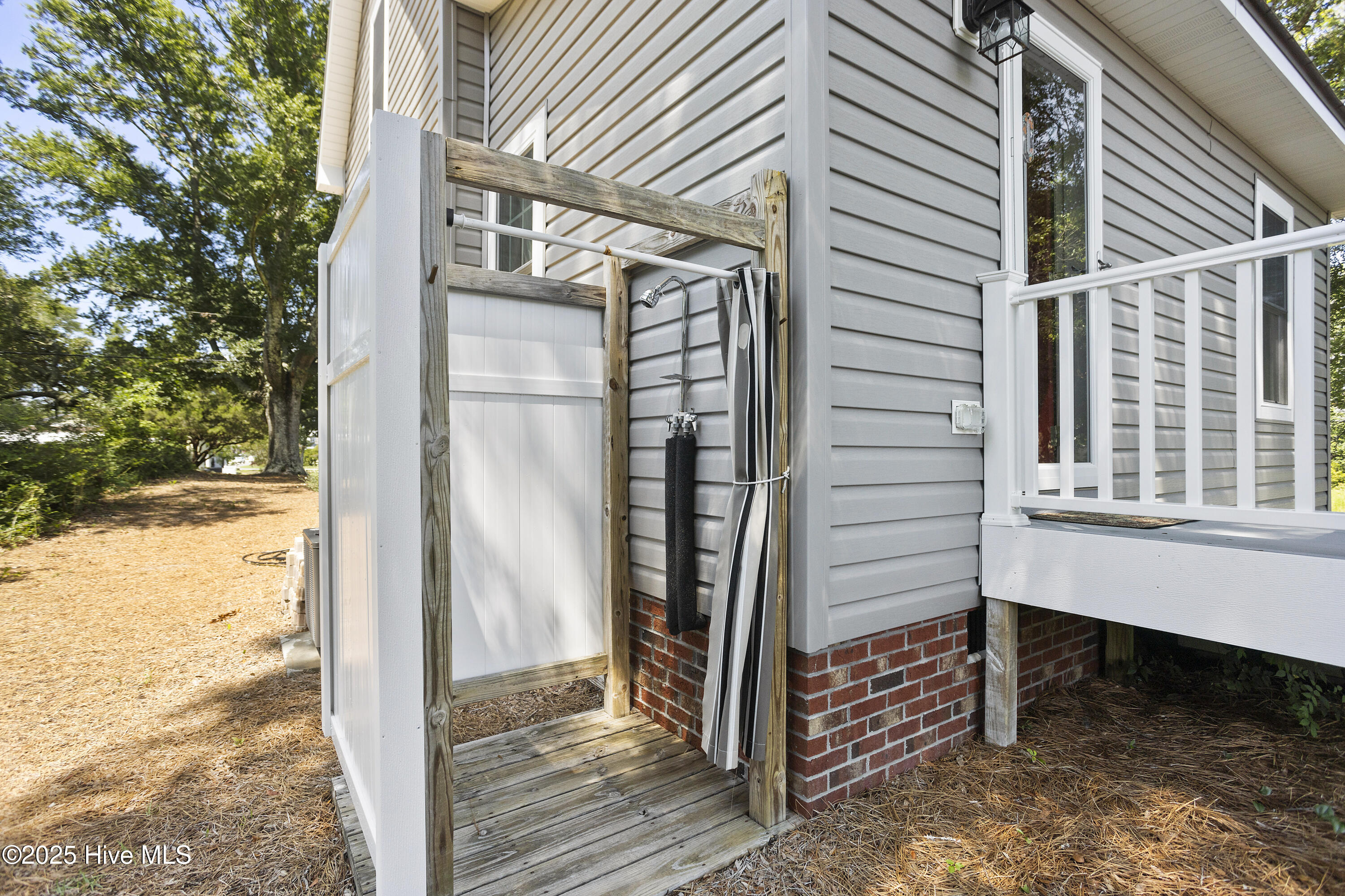 520 Clarendon Avenue Property Photo 19