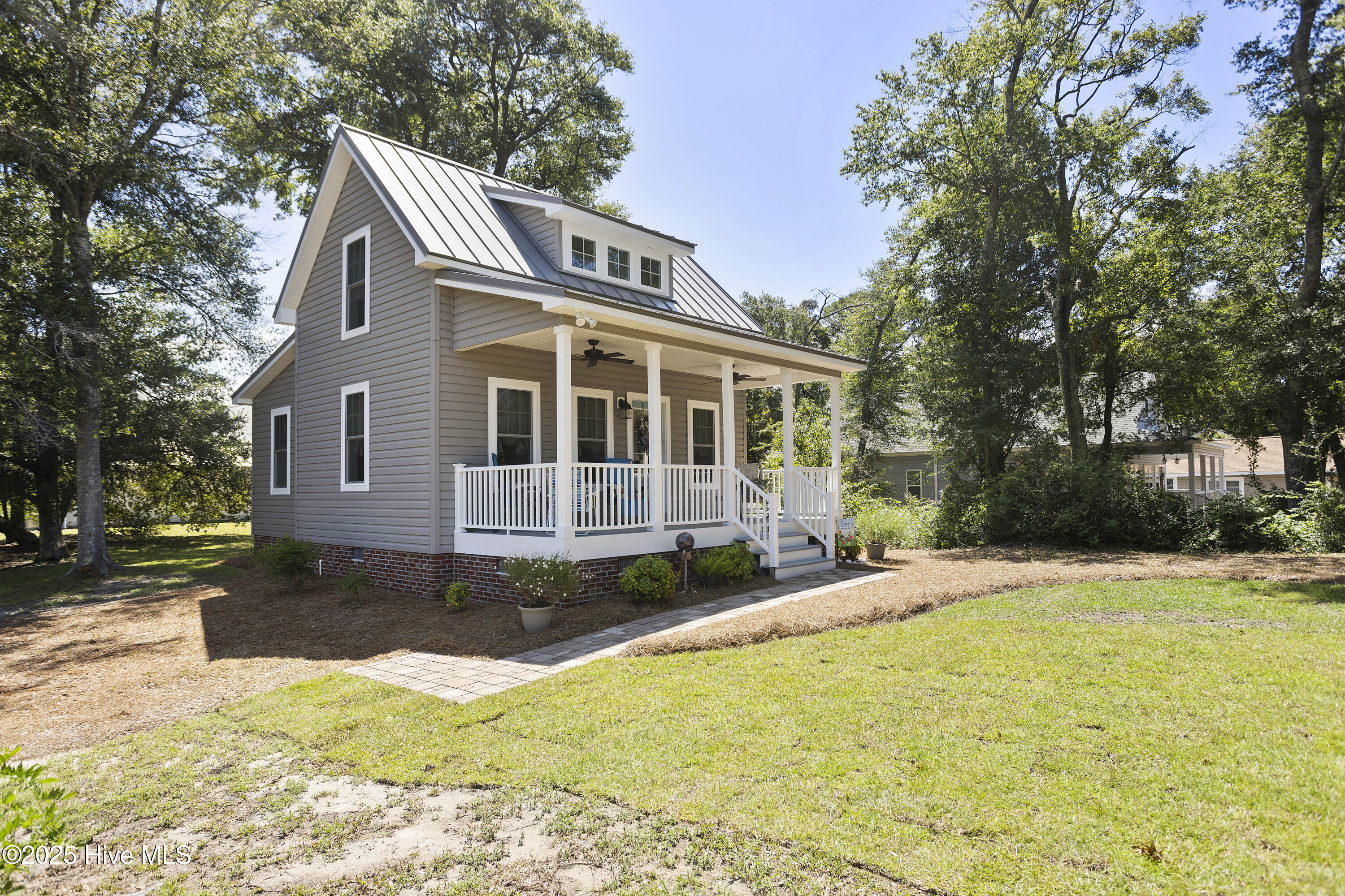 520 Clarendon Avenue Property Photo 23