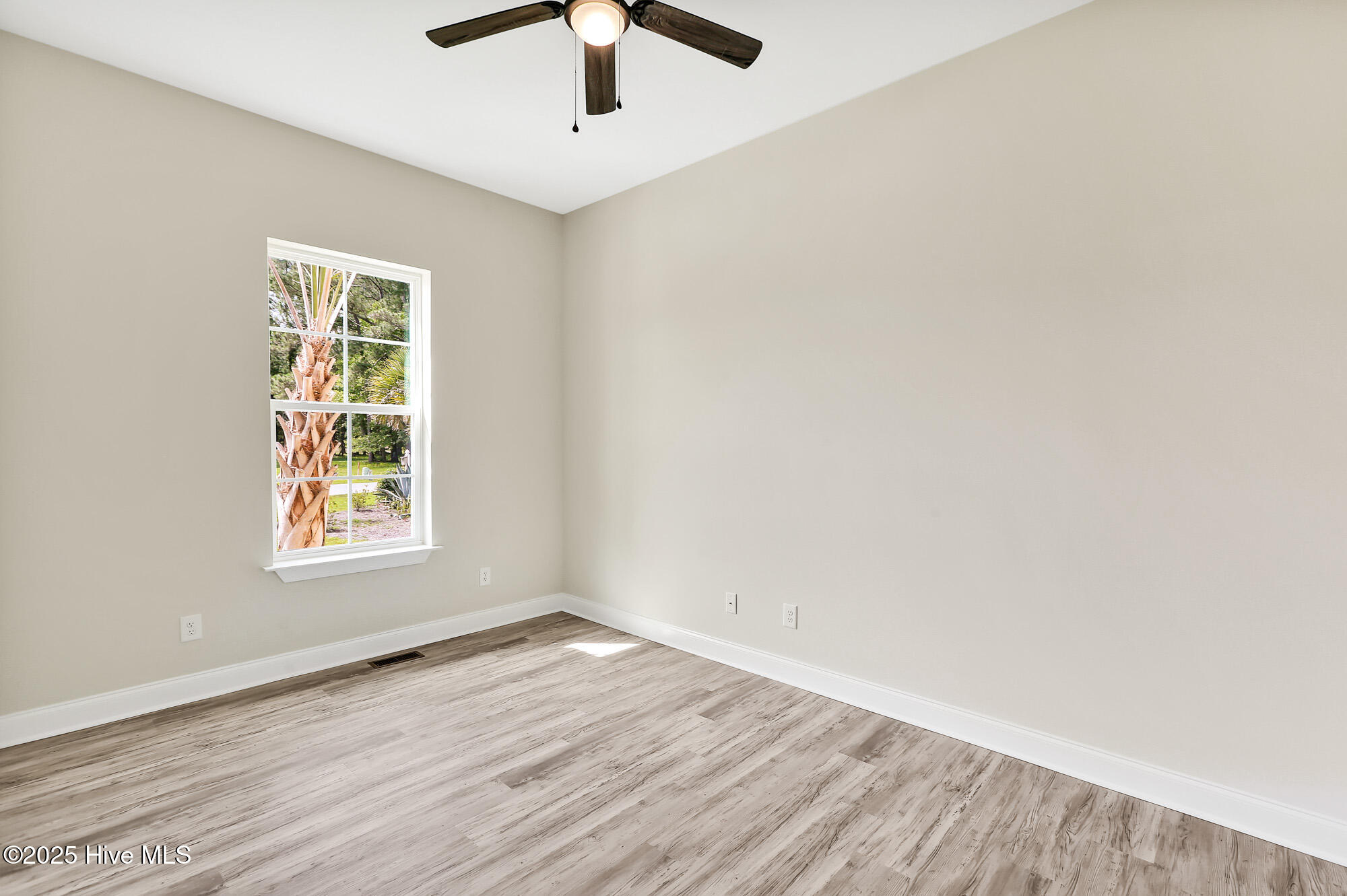 502 Genoes Point Road Property Photo 6