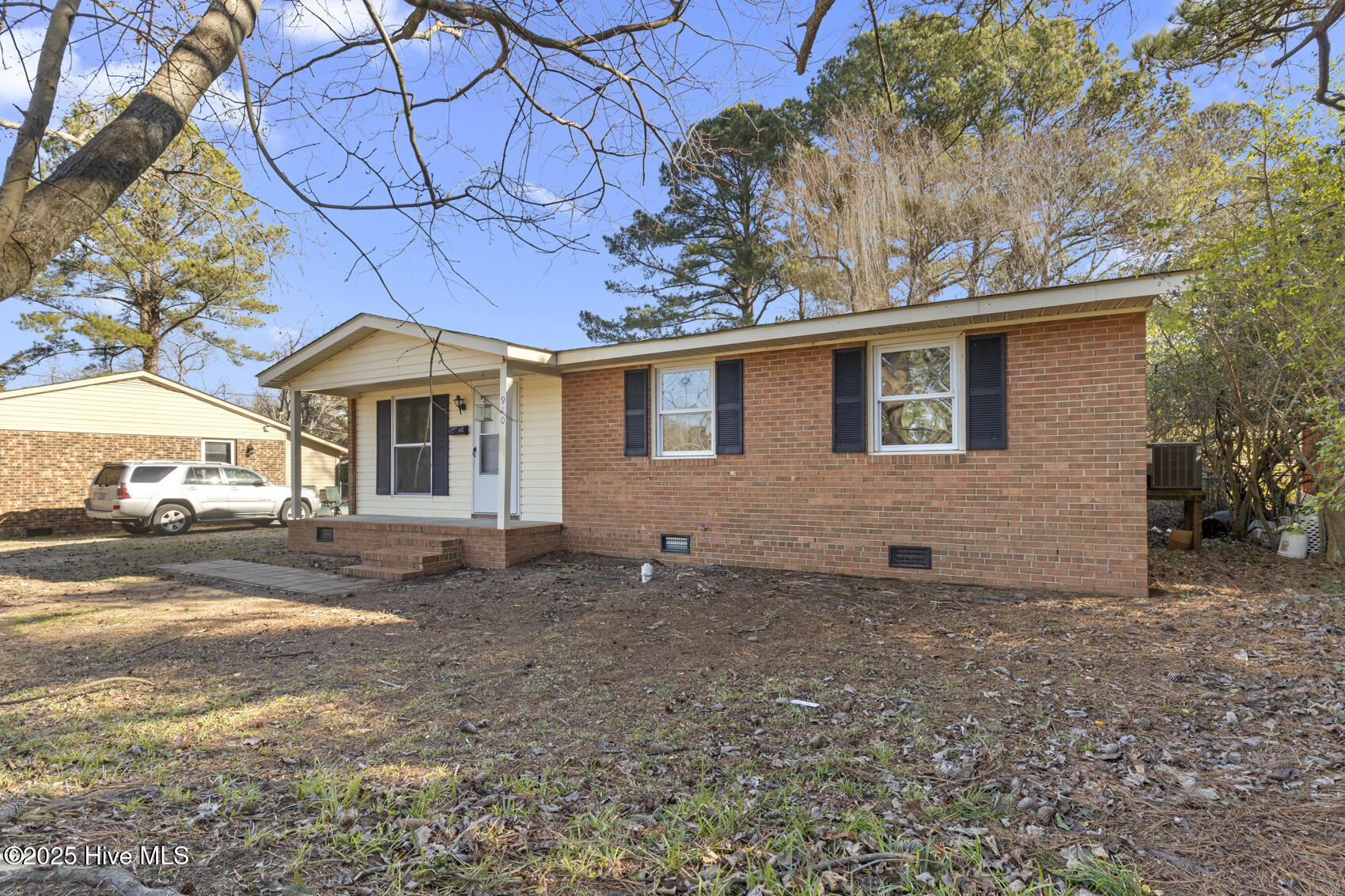 910 Devers Avenue Property Photo 3